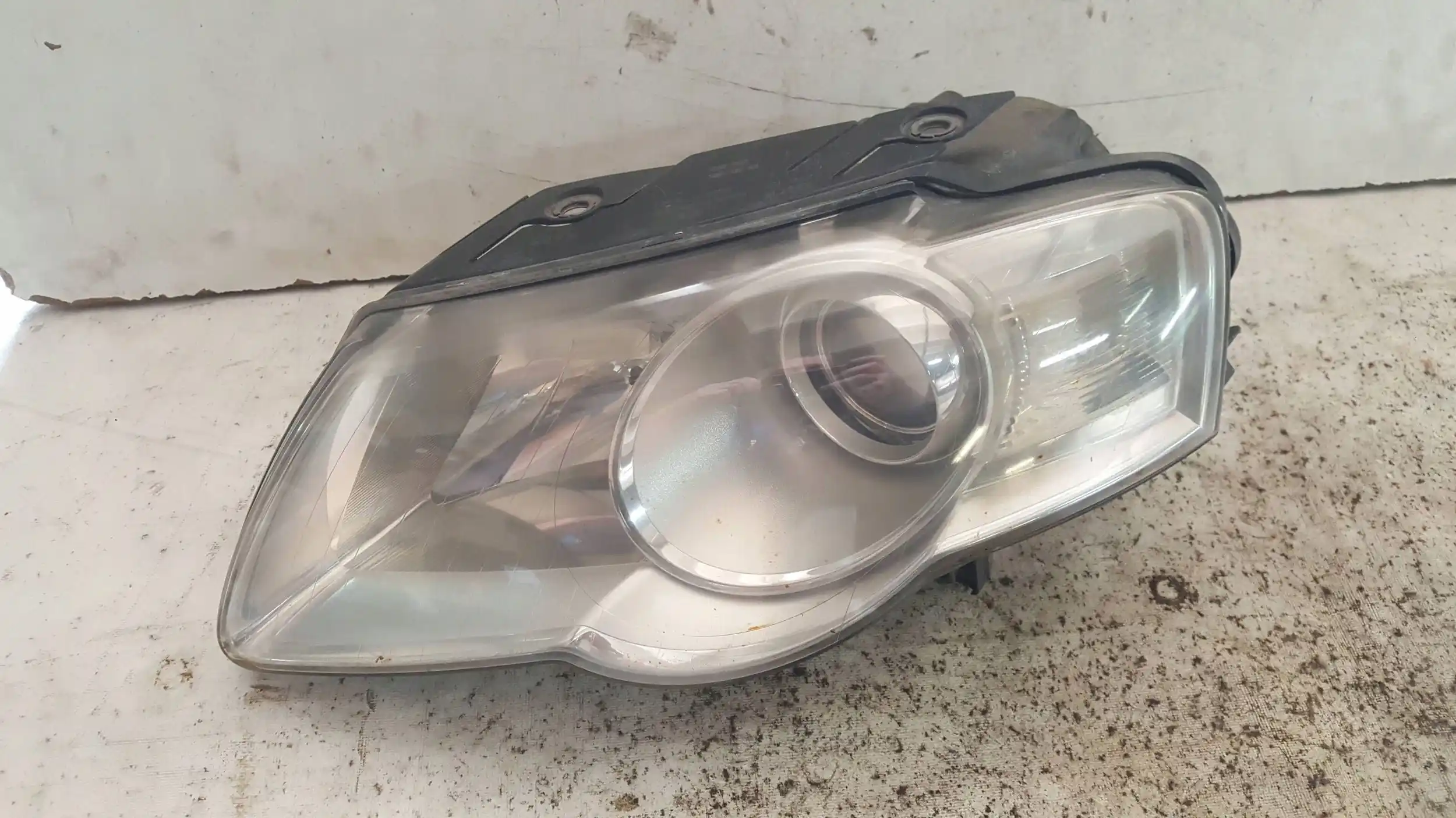LAMPA LEWY PRZÓD PRZEDNIA VW PASSAT B6 05-09
