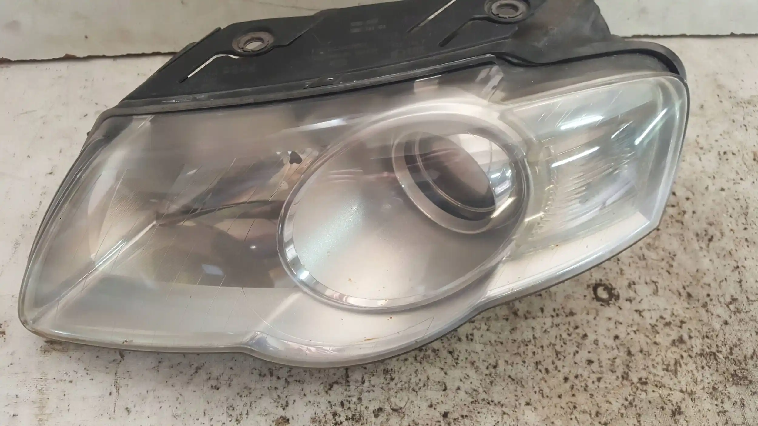 LAMPA LEWY PRZÓD PRZEDNIA VW PASSAT B6 05-09