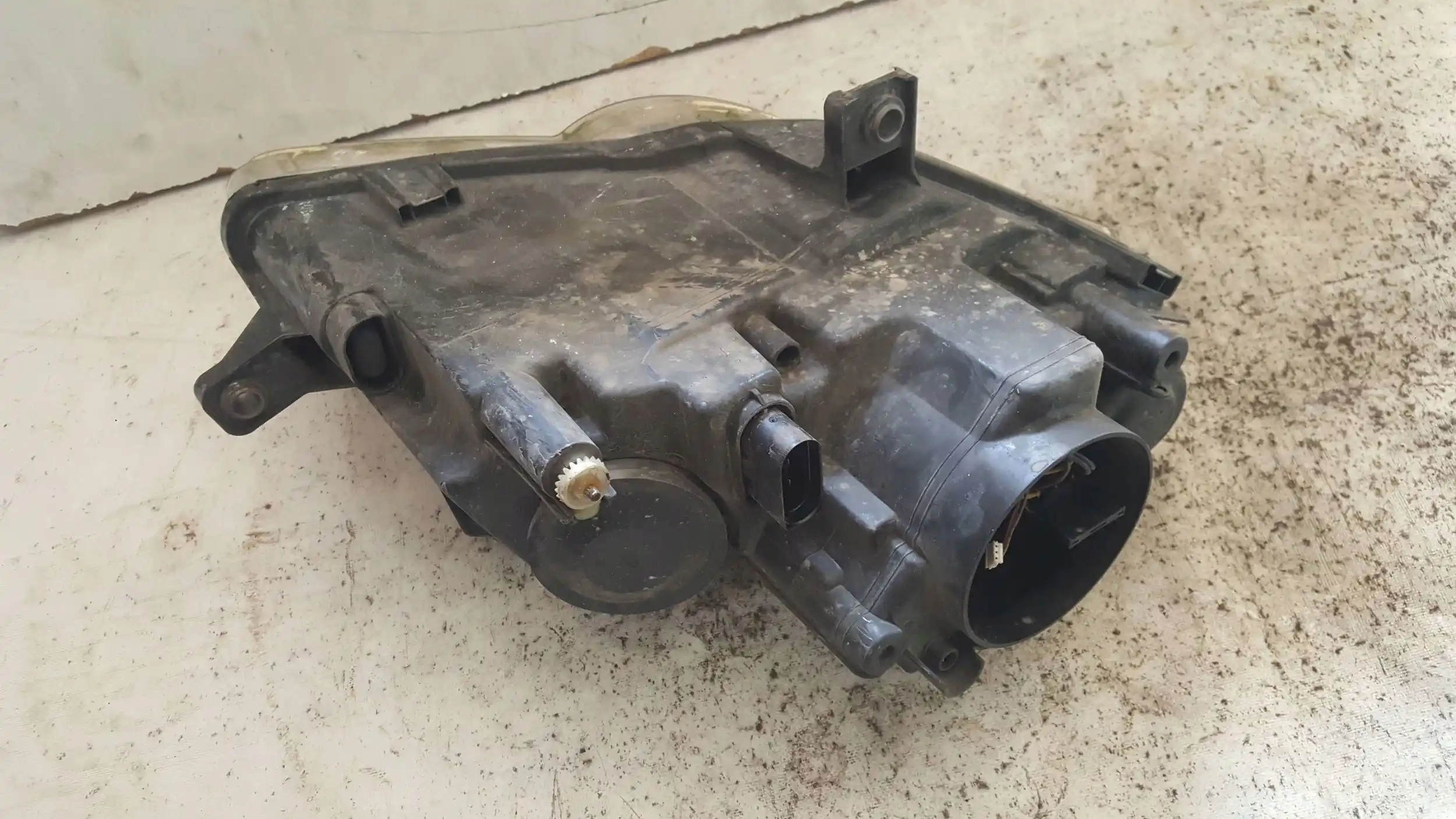 LAMPA LEWY PRZÓD PRZEDNIA VW PASSAT B6 05-09