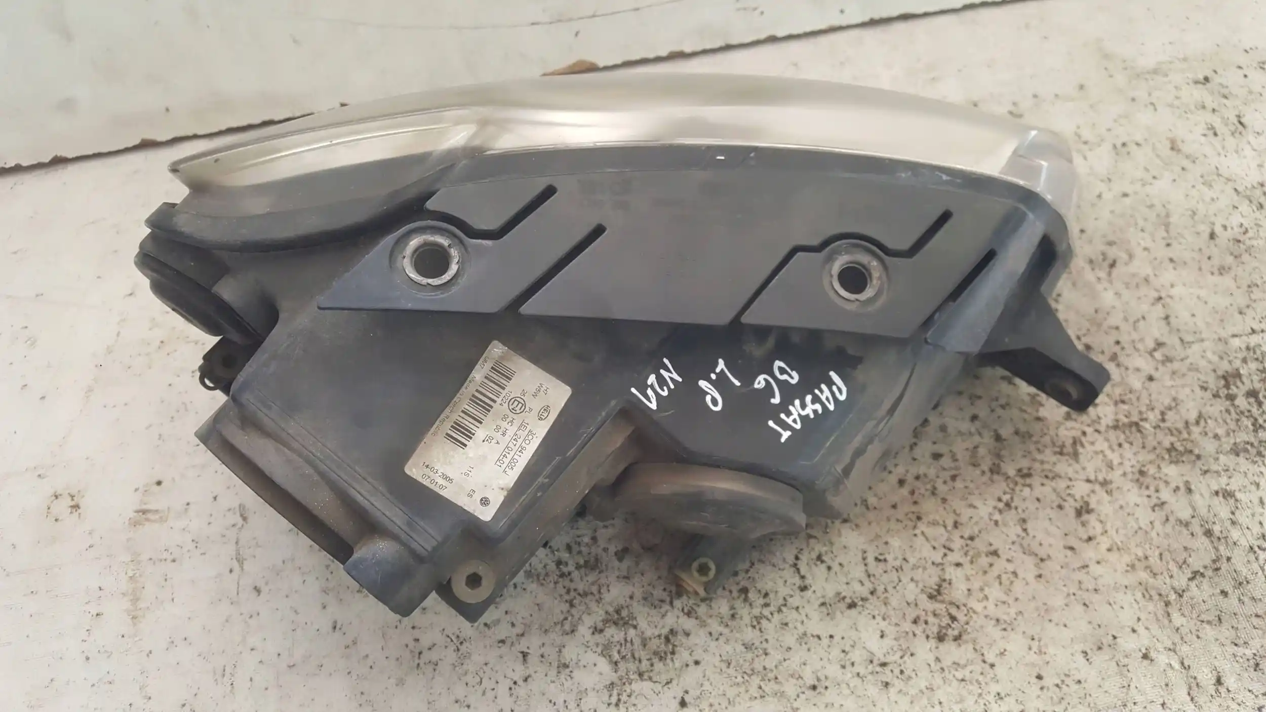 LAMPA LEWY PRZÓD PRZEDNIA VW PASSAT B6 05-09