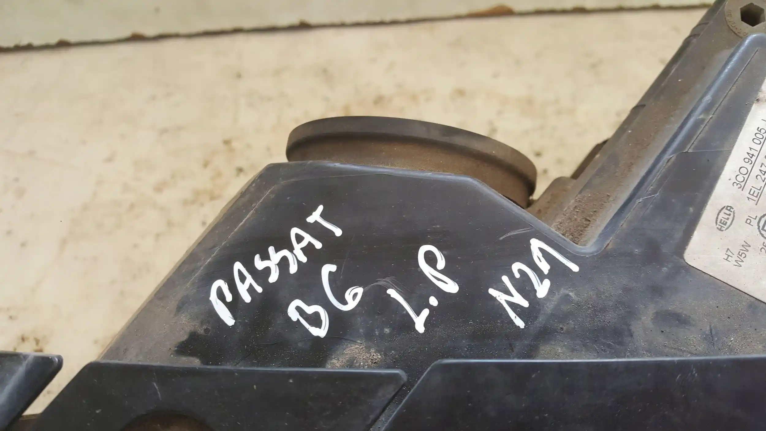 LAMPA LEWY PRZÓD PRZEDNIA VW PASSAT B6 05-09