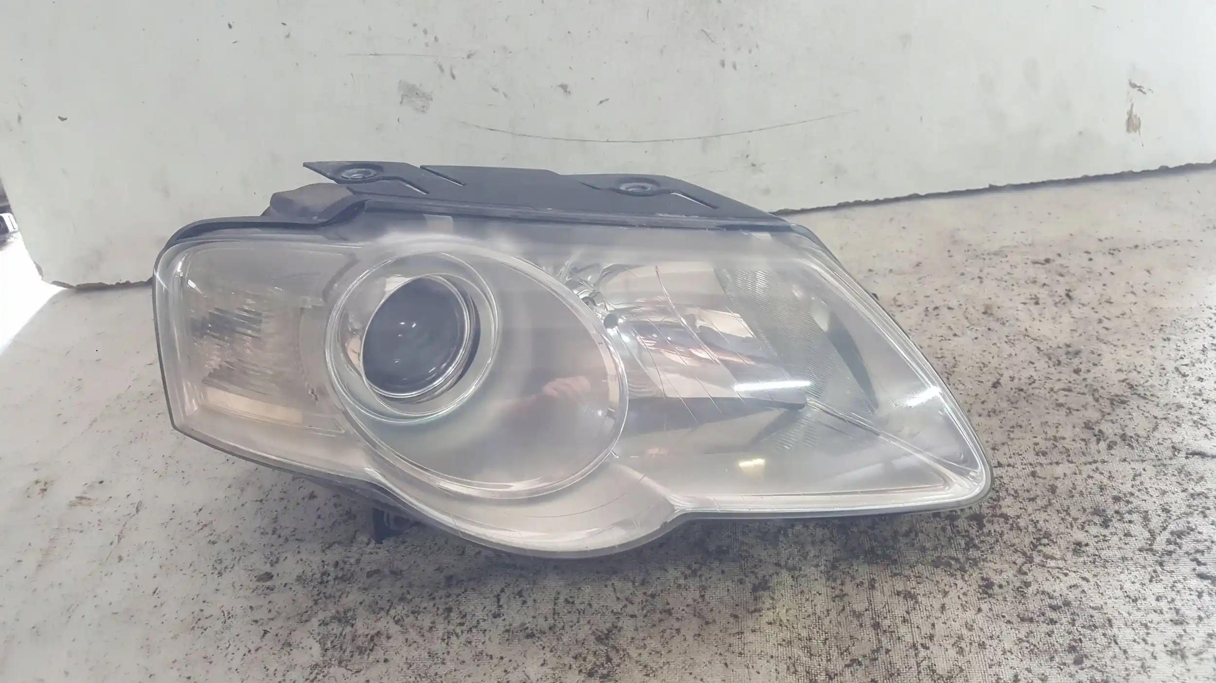 LAMPA PRAWY PRZÓD PRZEDNIA 3C0941006J VW PASSAT B6 05-09
