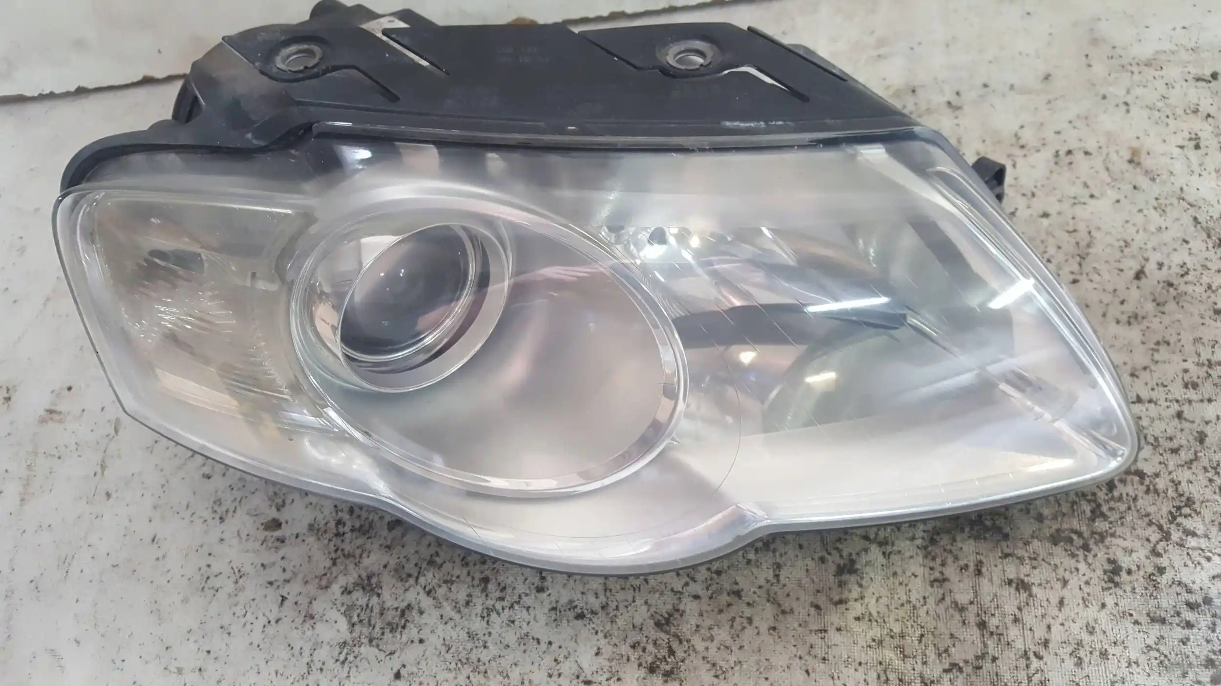 LAMPA PRAWY PRZÓD PRZEDNIA 3C0941006J VW PASSAT B6 05-09