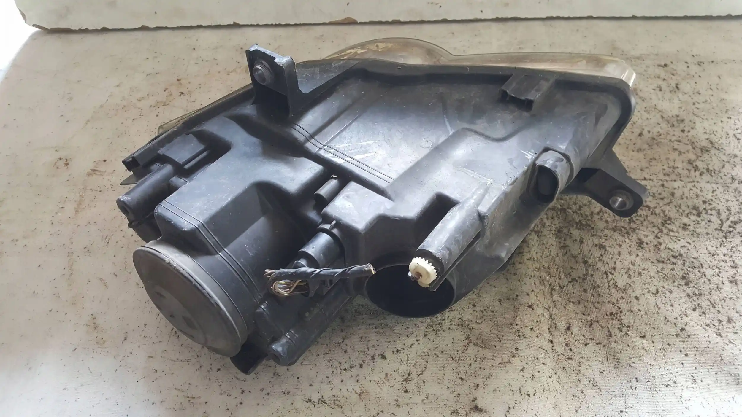 LAMPA PRAWY PRZÓD PRZEDNIA 3C0941006J VW PASSAT B6 05-09