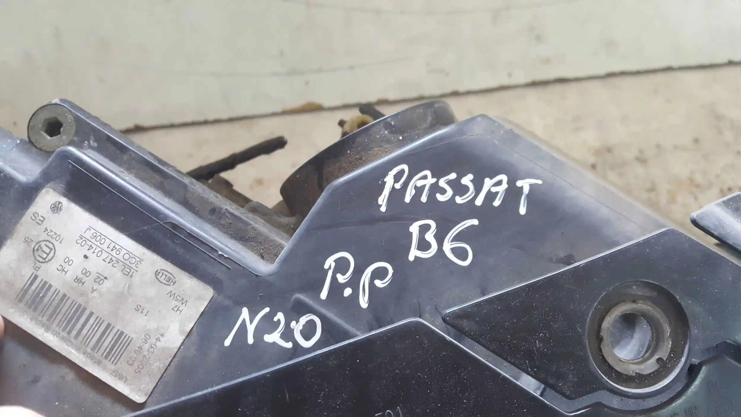LAMPA PRAWY PRZÓD PRZEDNIA 3C0941006J VW PASSAT B6 05-09
