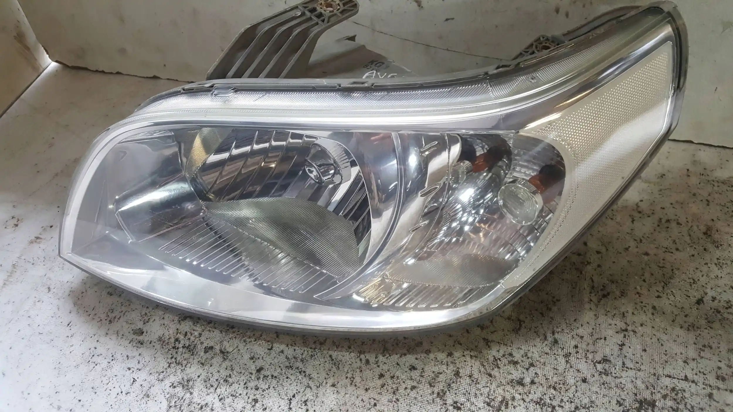 LAMPA LEWY PRZÓD PRZEDNIA CHEVROLET AVEO T255 07-12