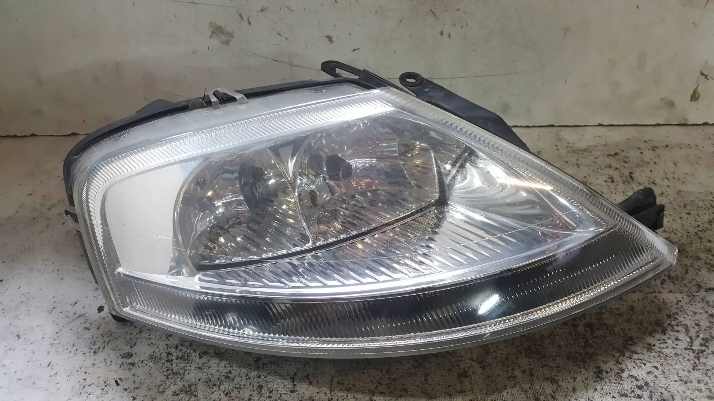LAMPA PRAWY PRZÓD PRZEDNIA CITROEN C3 I 02-09