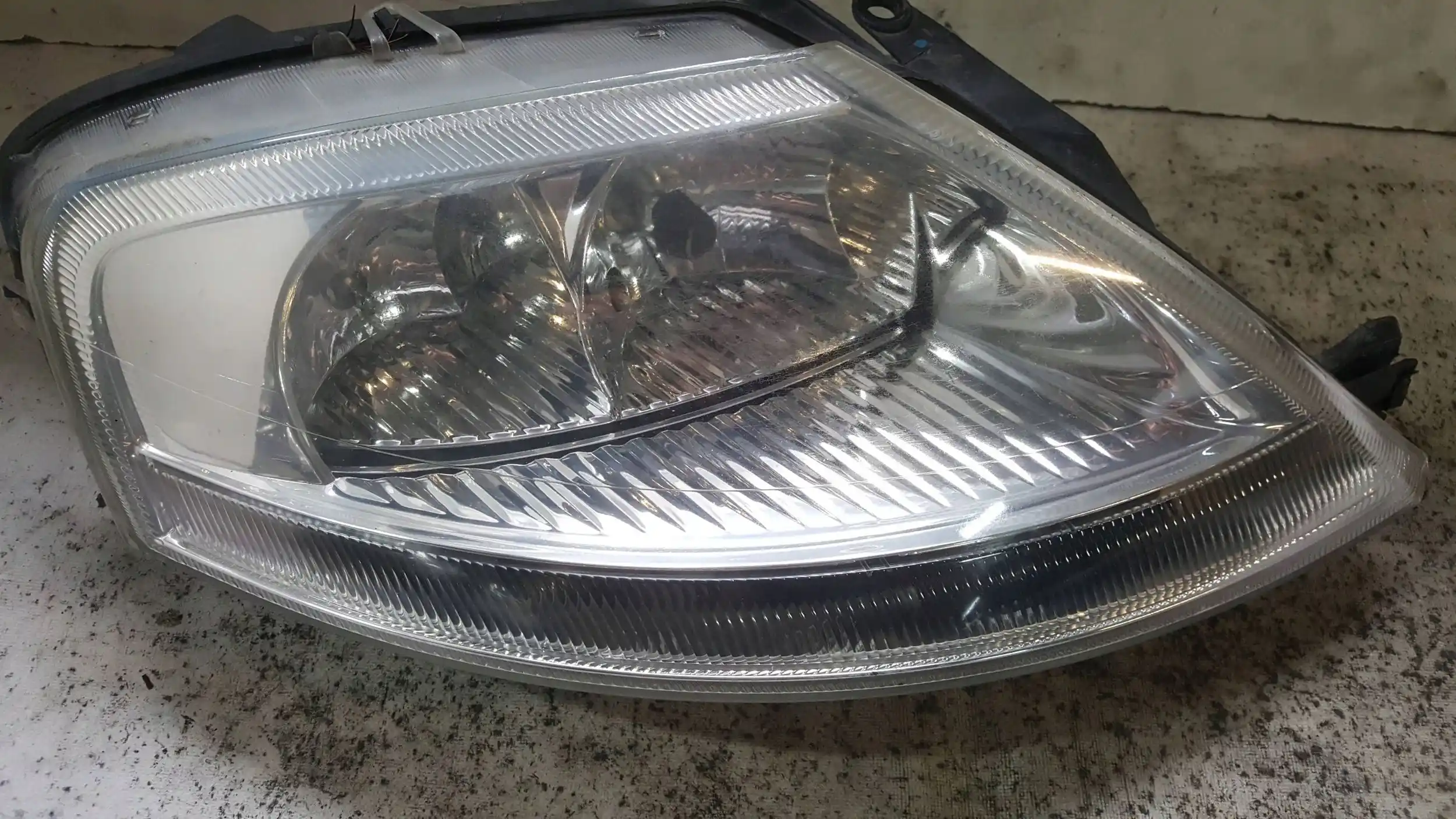 LAMPA PRAWY PRZÓD PRZEDNIA CITROEN C3 I 02-09