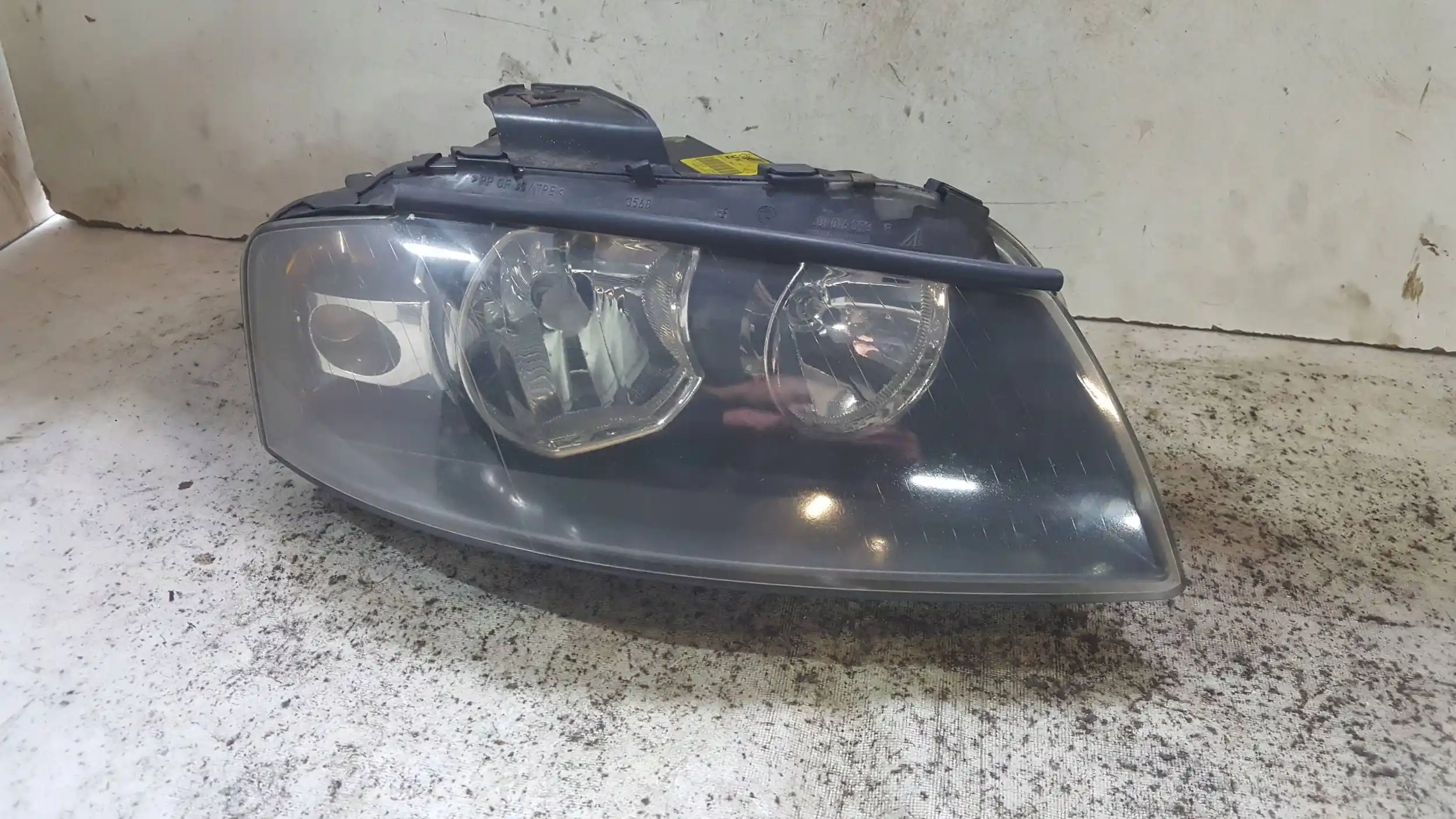 LAMPA PRAWY PRZÓD PRZEDNIA 8P0941004A AUDI A3 8P 03-08