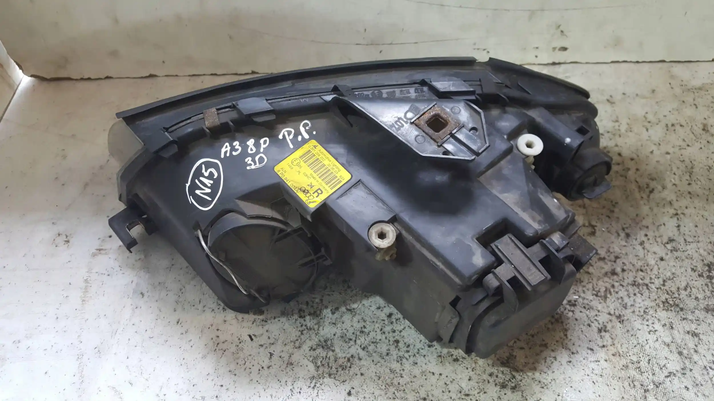LAMPA PRAWY PRZÓD PRZEDNIA 8P0941004A AUDI A3 8P 03-08