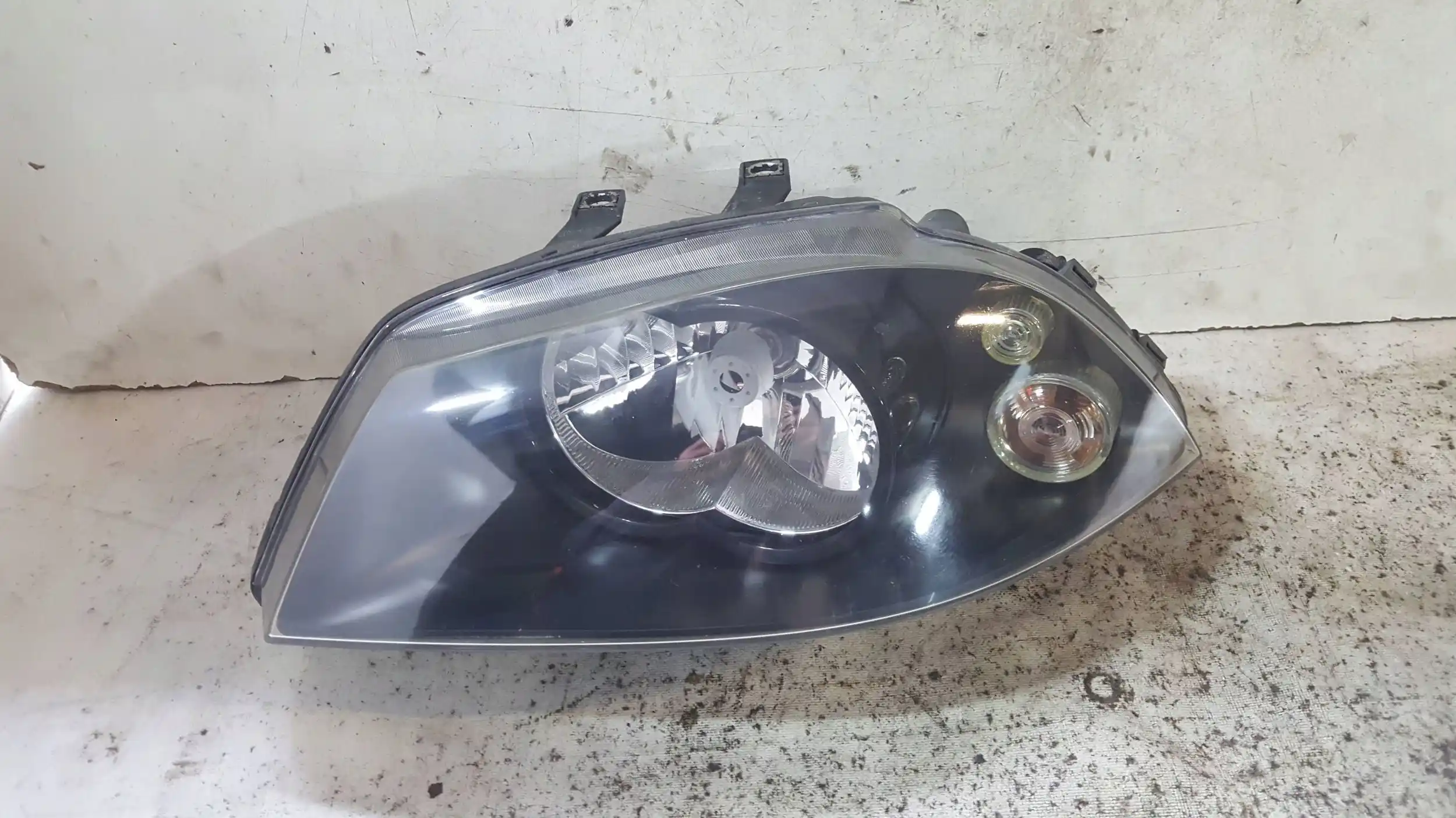 LAMPA LEWY PRZÓD PRZEDNIA SEAT IBIZA III 6L1 CORDOBA II 6L2 02-05