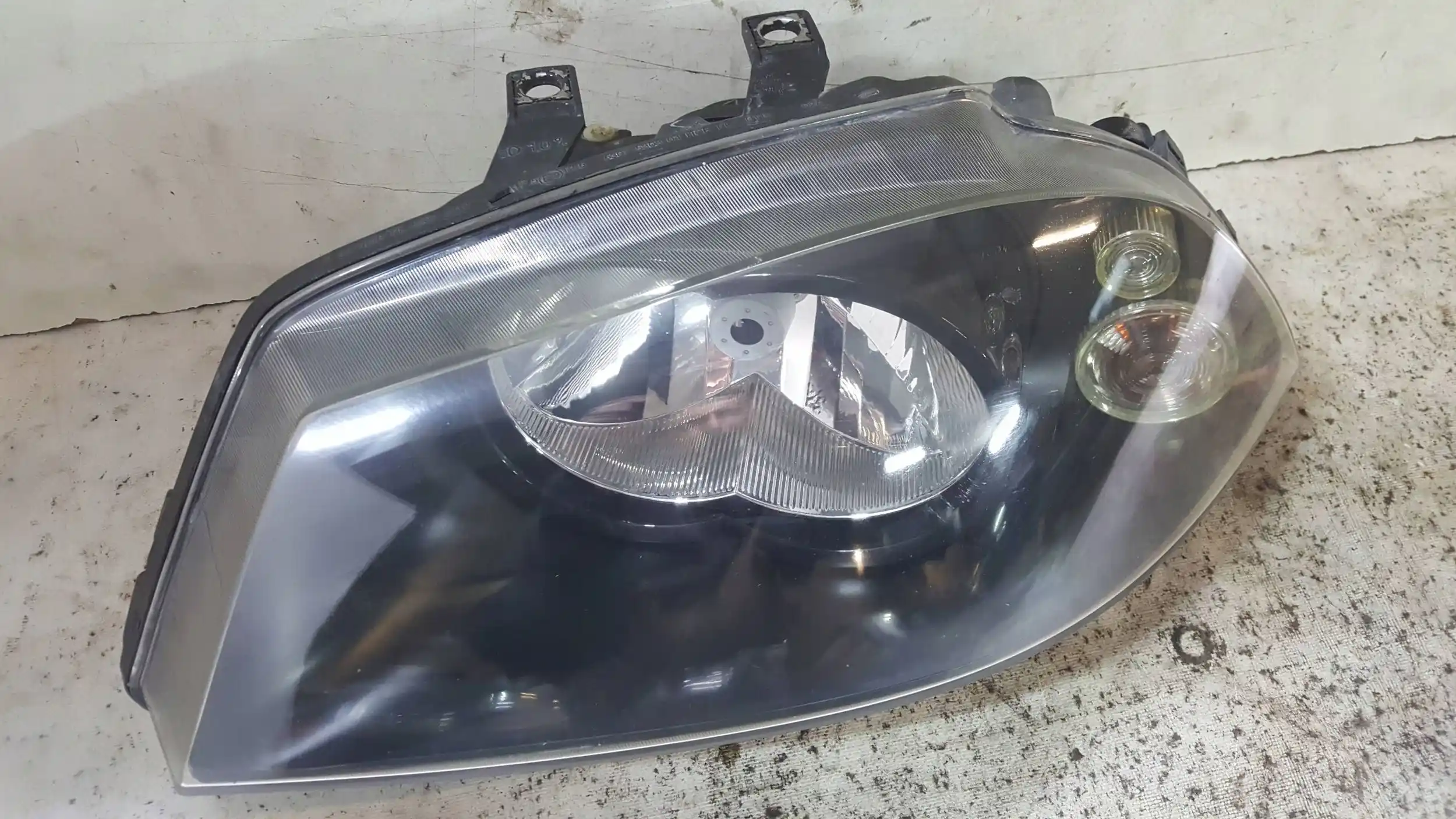 LAMPA LEWY PRZÓD PRZEDNIA SEAT IBIZA III 6L1 CORDOBA II 6L2 02-05