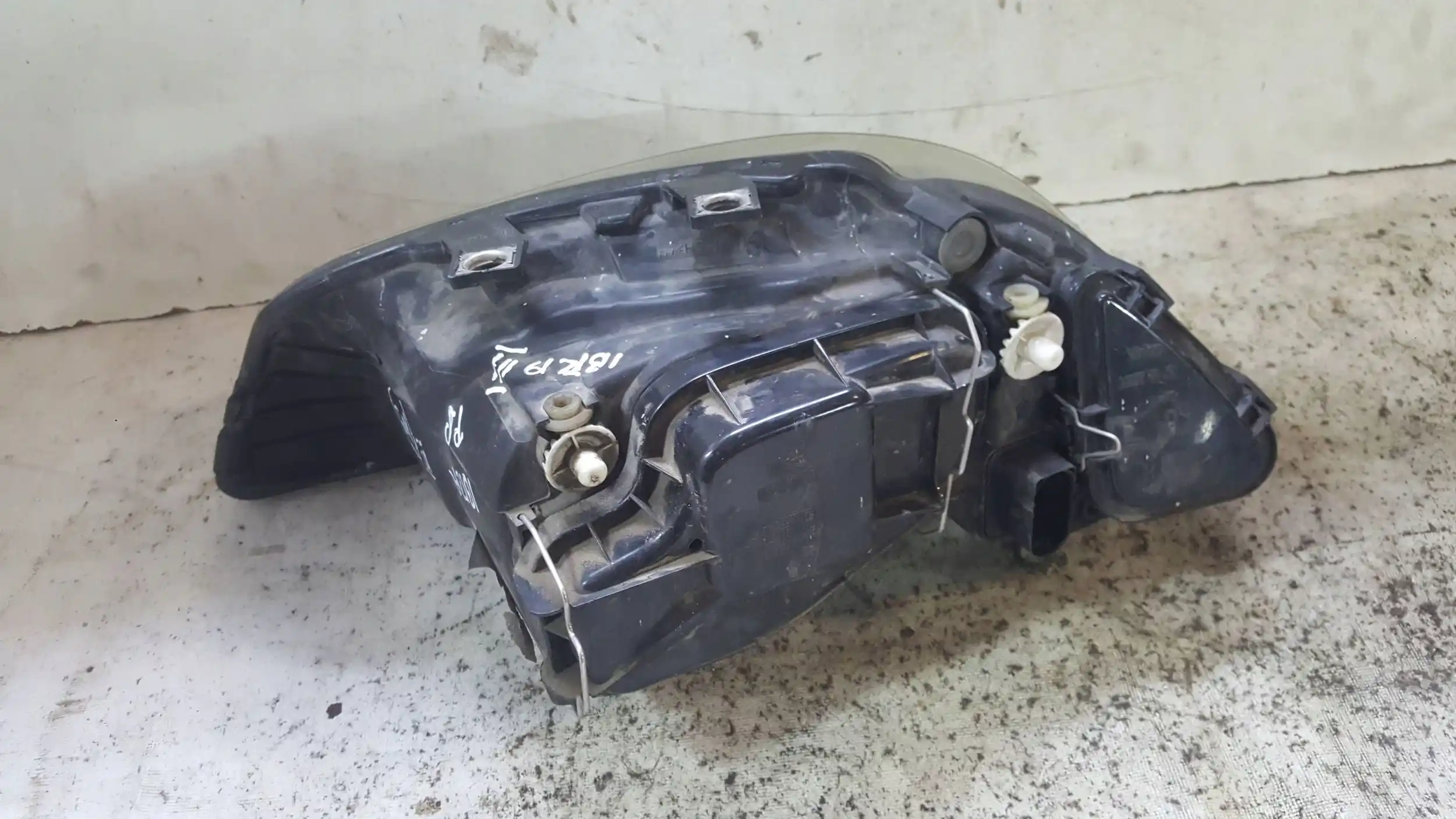 LAMPA PRAWY PRZÓD PRZEDNIA SEAT IBIZA III 6L1 CORDOBA II 6L2 02-05
