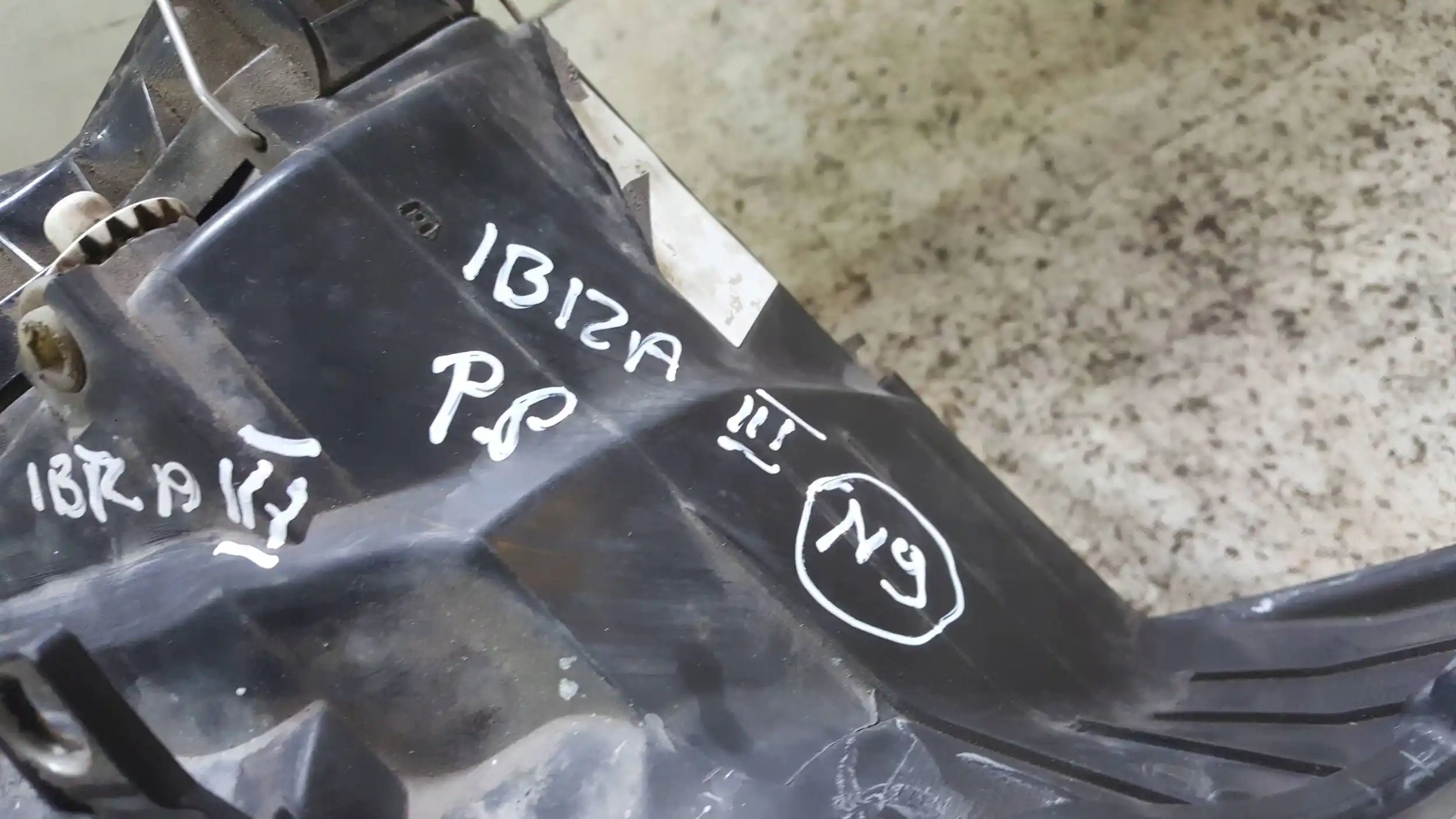 LAMPA PRAWY PRZÓD PRZEDNIA SEAT IBIZA III 6L1 CORDOBA II 6L2 02-05