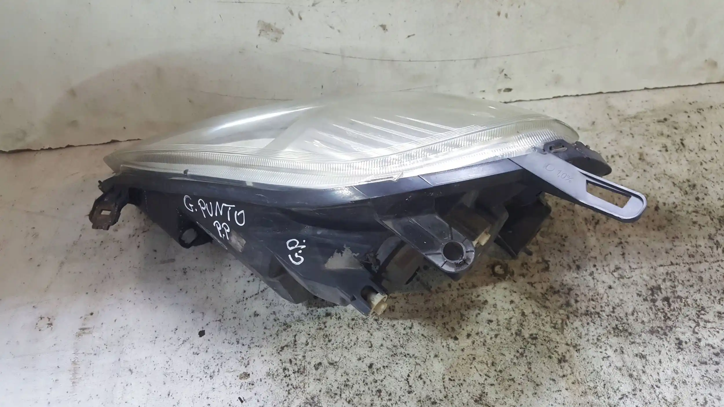 LAMPA PRAWY PRZÓD PRZEDNIA FIAT GRANDE PUNTO 05-09