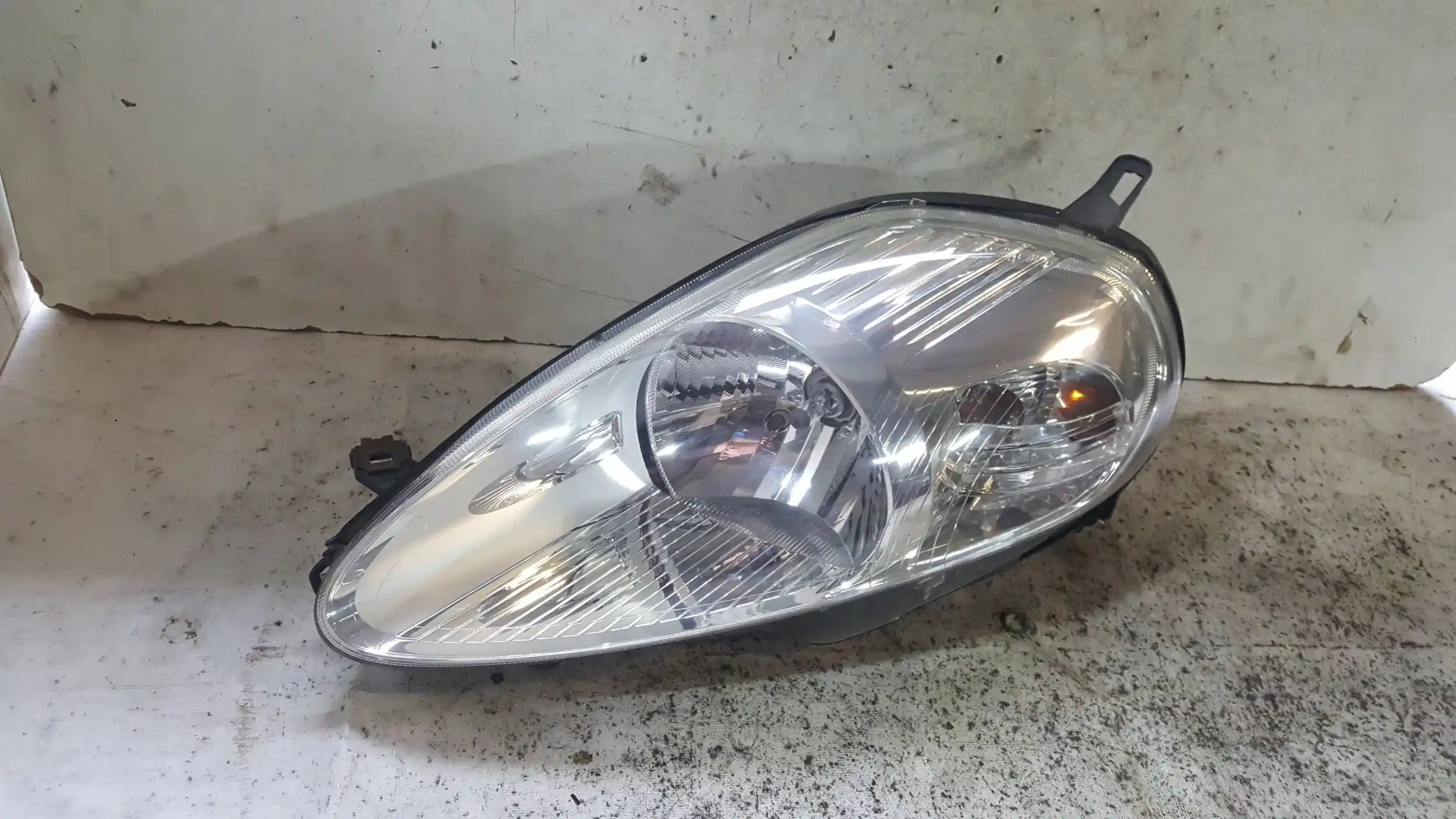 LAMPA LEWY PRZÓD PRZEDNIA FIAT GRANDE PUNTO 05-09