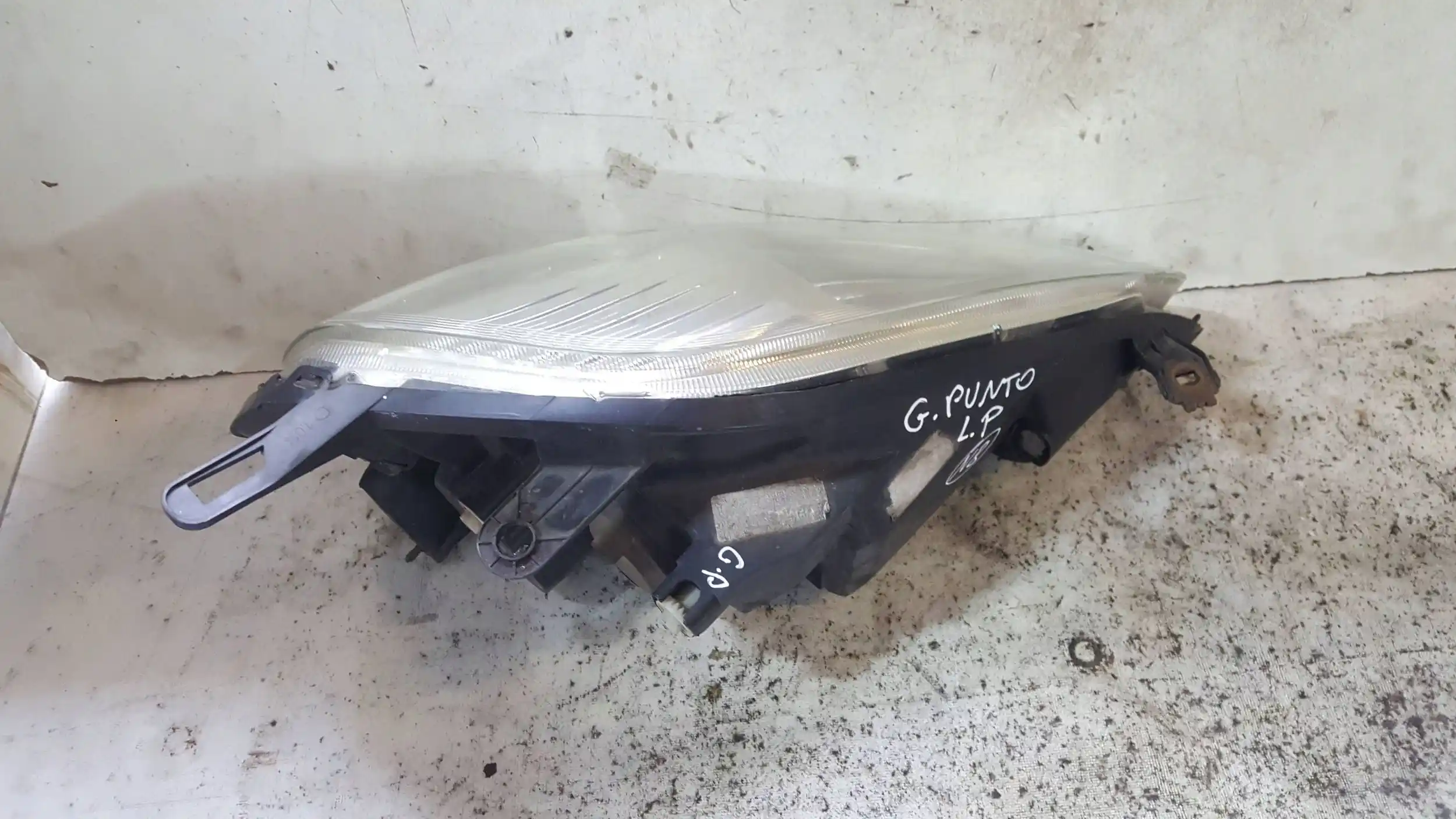 LAMPA LEWY PRZÓD PRZEDNIA FIAT GRANDE PUNTO 05-09