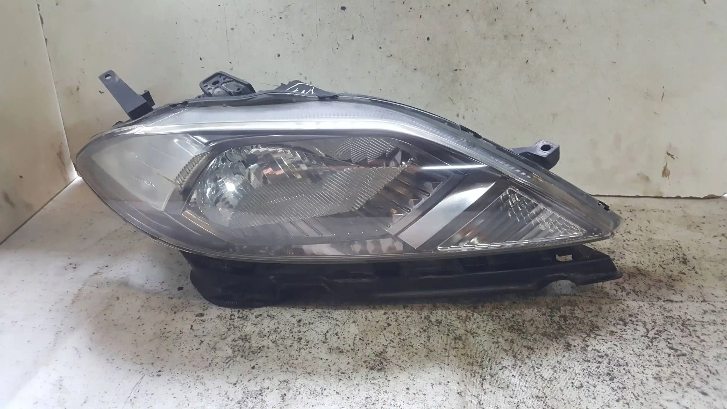 LAMPA PRAWY PRZÓD PRZEDNIA HONDA FR-V LIFT 07-09