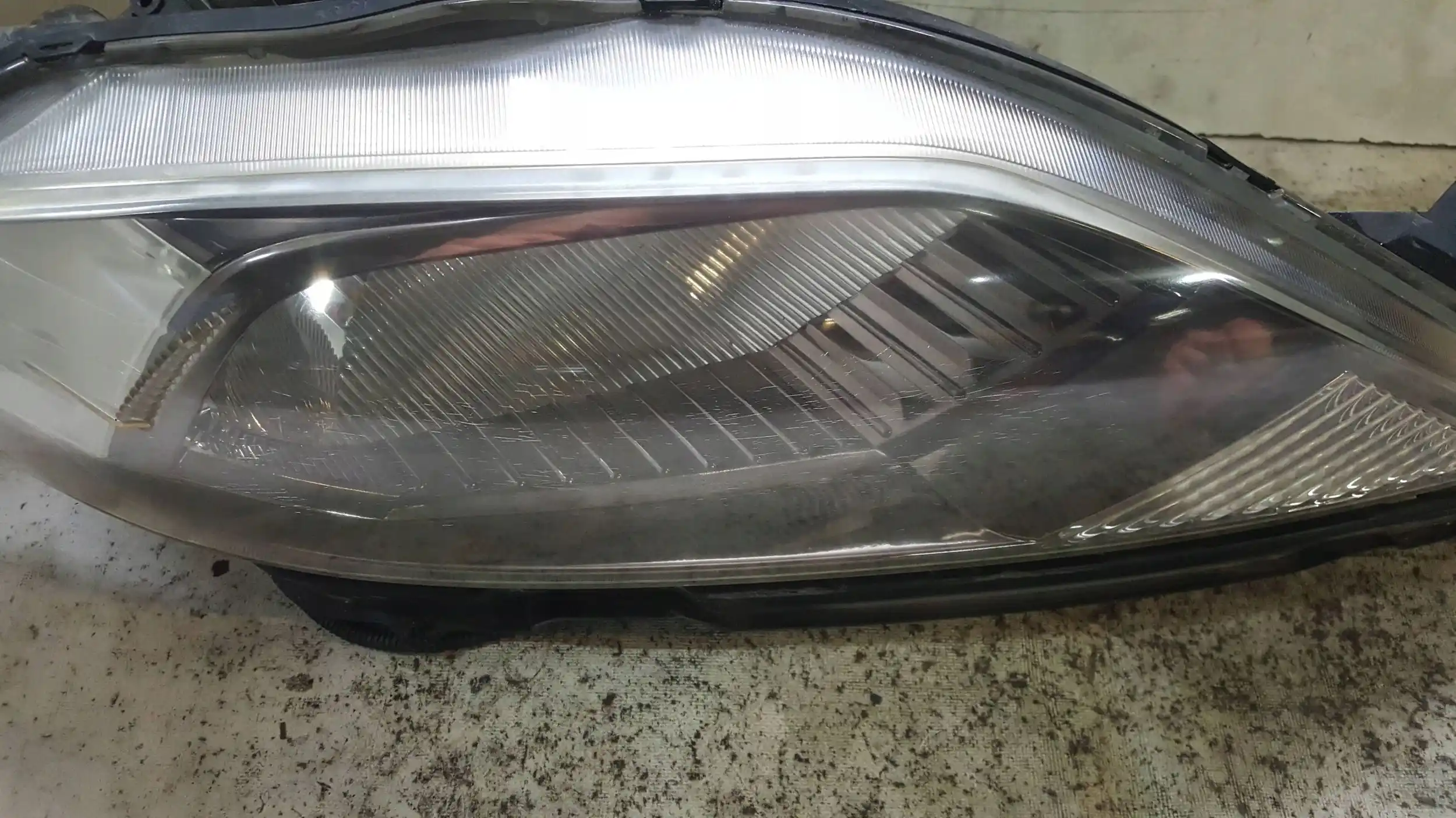 LAMPA PRAWY PRZÓD PRZEDNIA HONDA FR-V LIFT 07-09