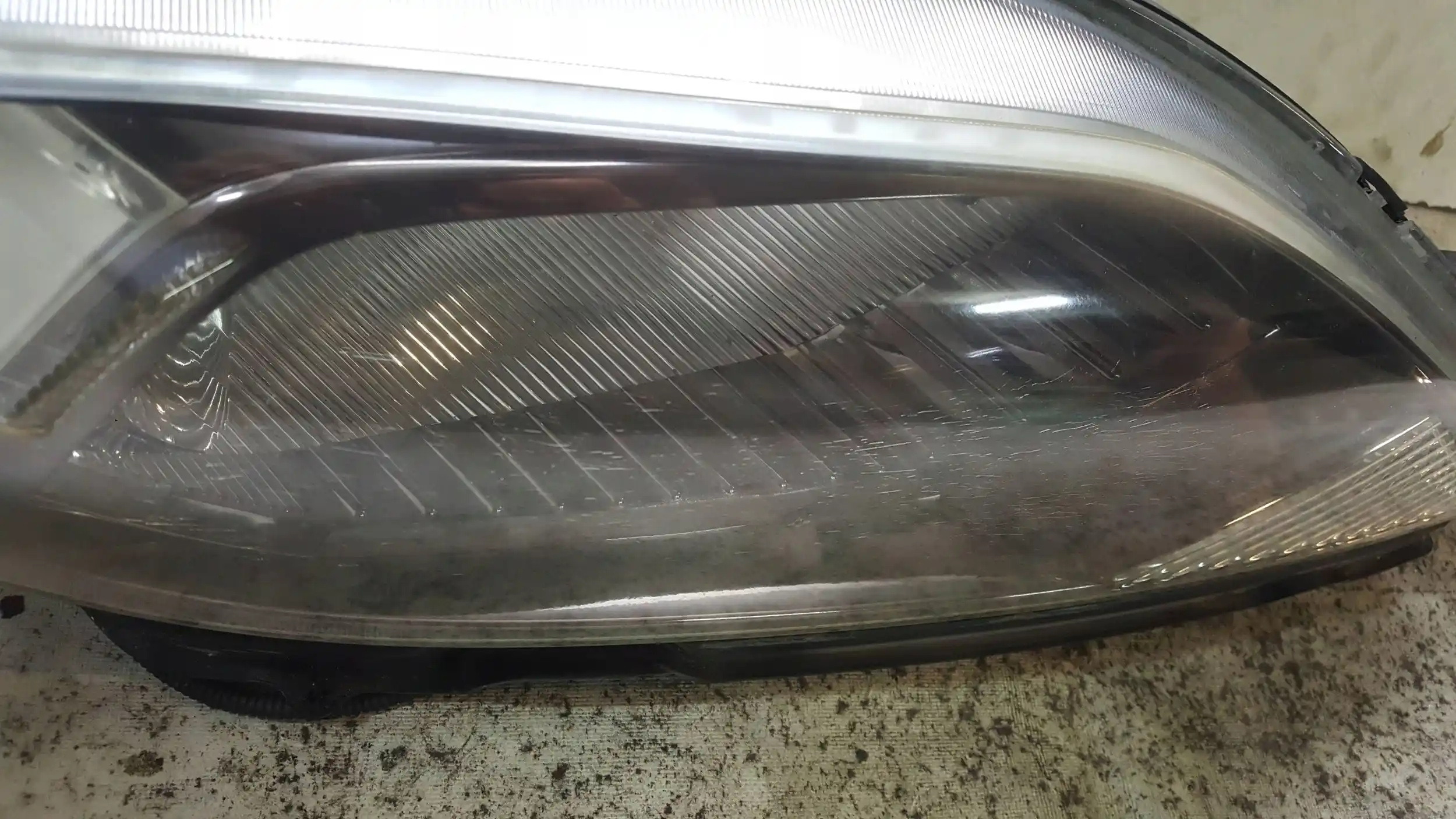 LAMPA PRAWY PRZÓD PRZEDNIA HONDA FR-V LIFT 07-09