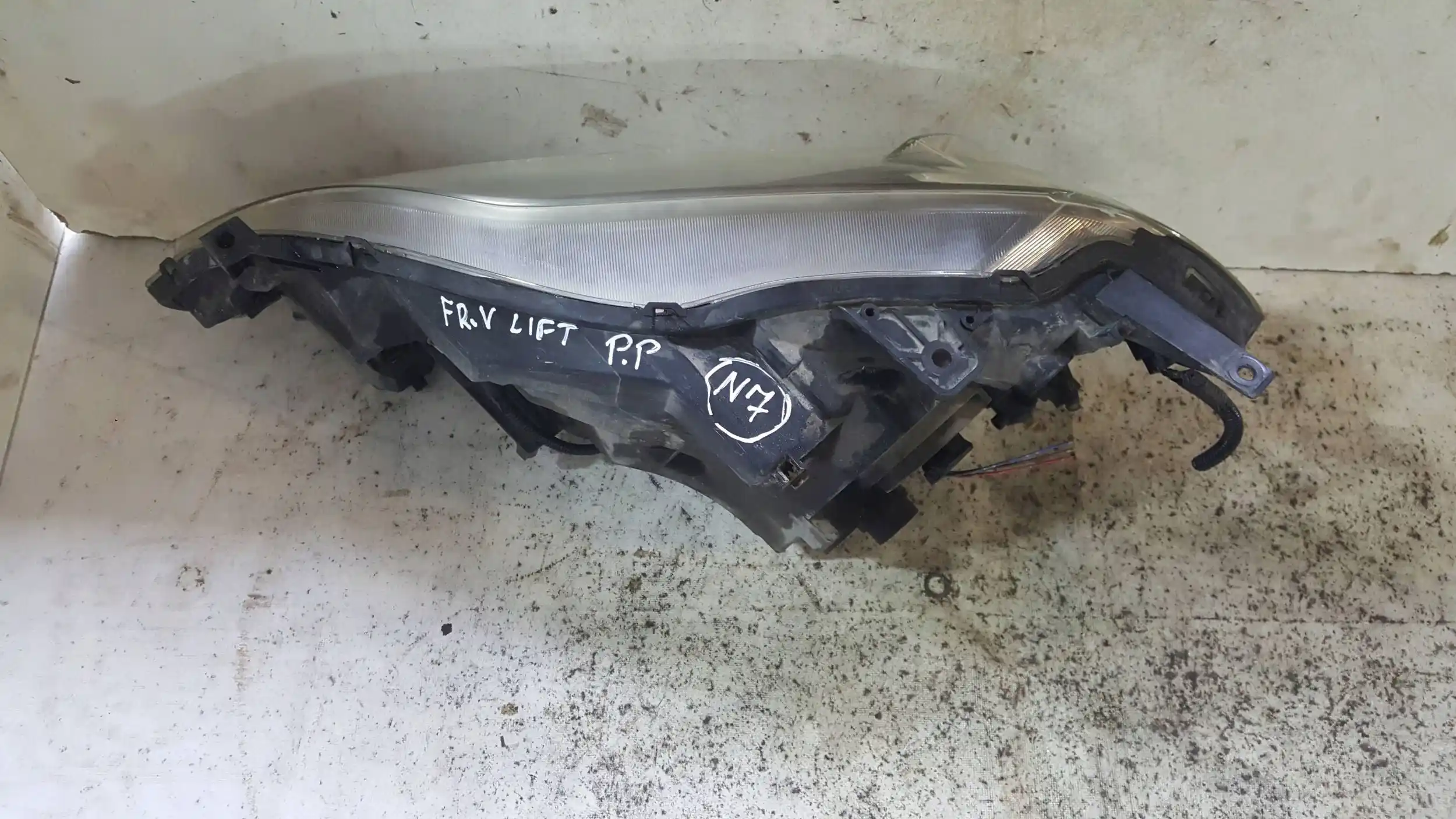 LAMPA PRAWY PRZÓD PRZEDNIA HONDA FR-V LIFT 07-09