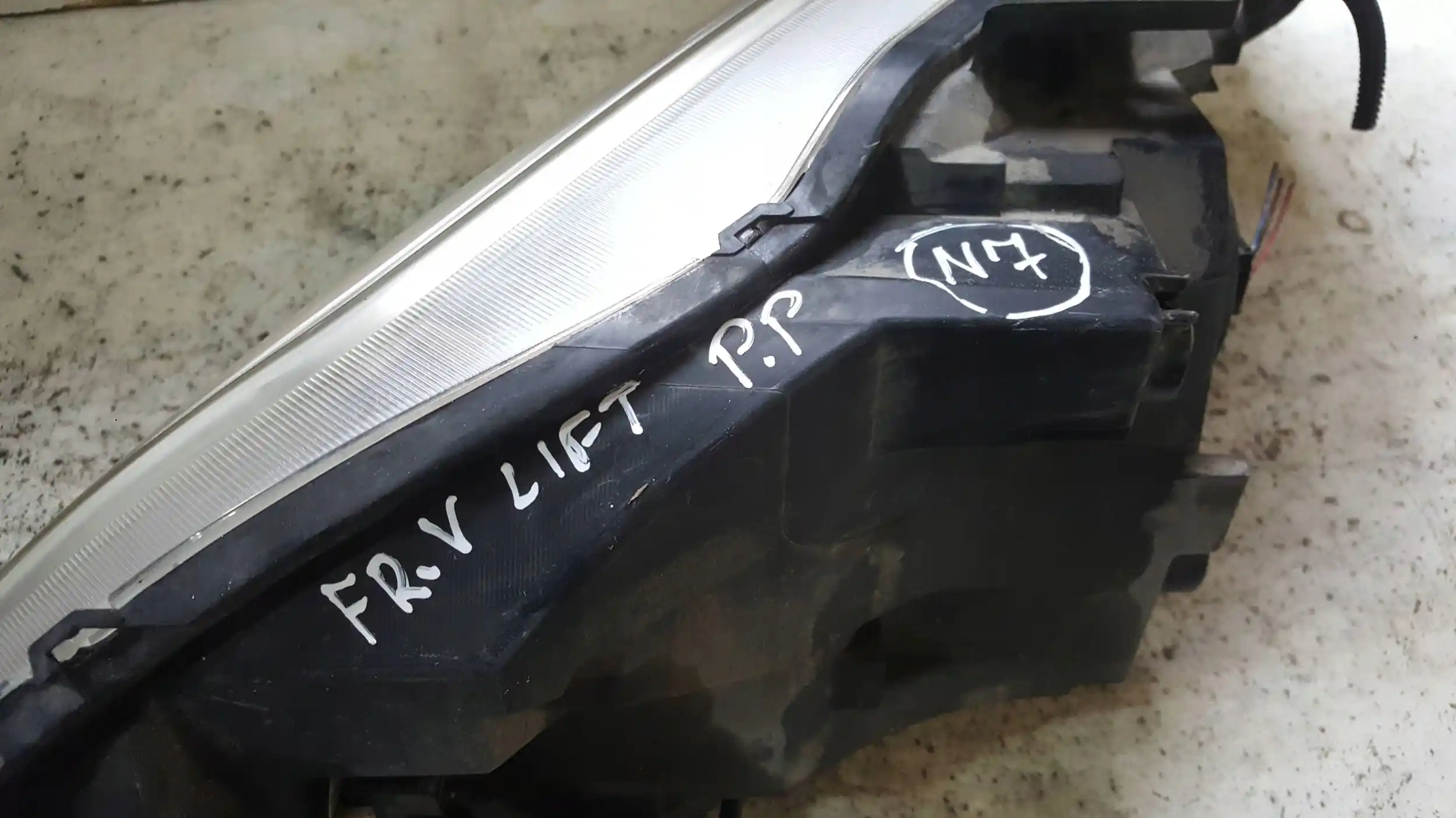 LAMPA PRAWY PRZÓD PRZEDNIA HONDA FR-V LIFT 07-09