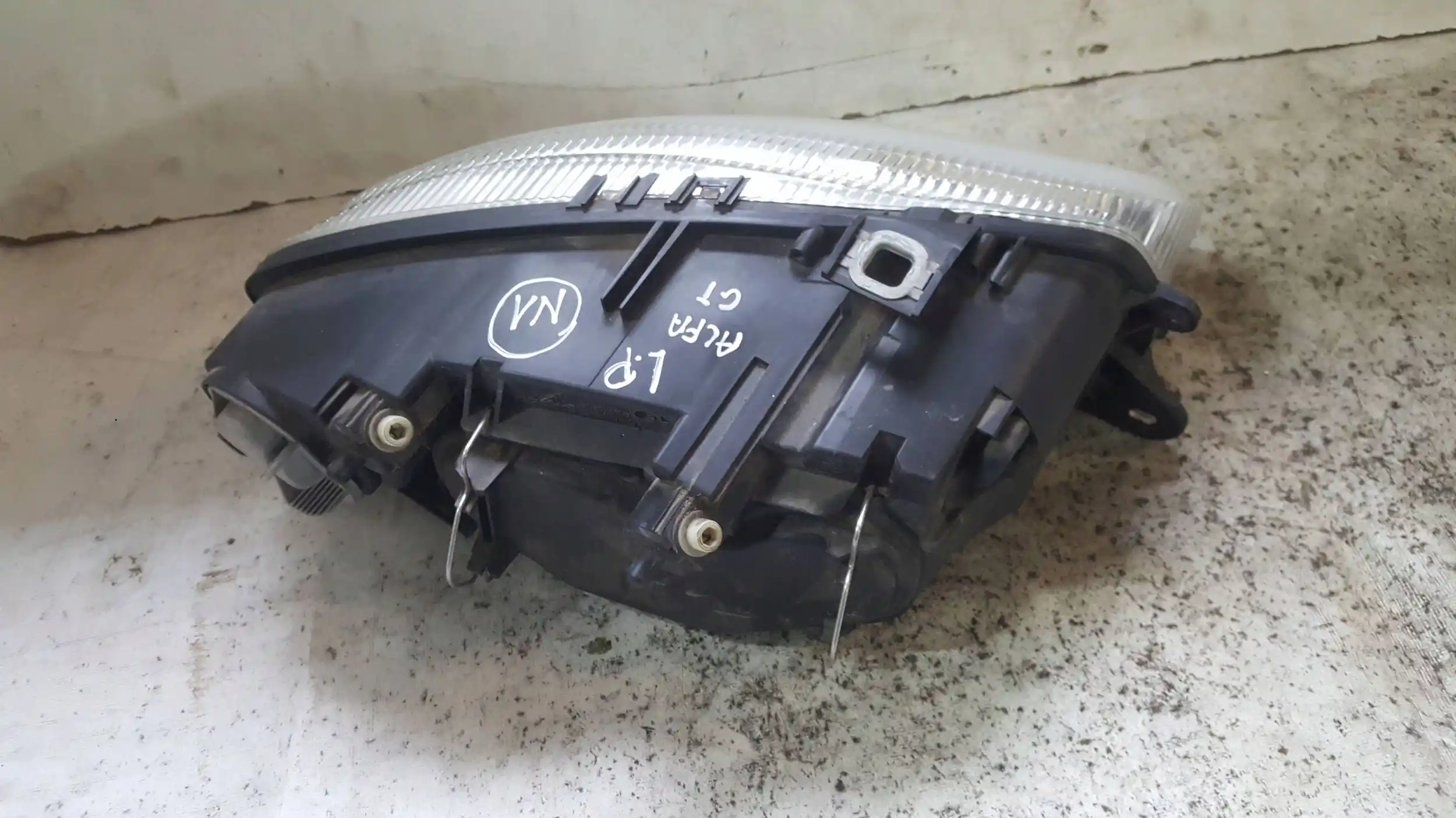 LAMPA LEWY PRZÓD PRZEDNIA ALFA ROMEO GT 03-
