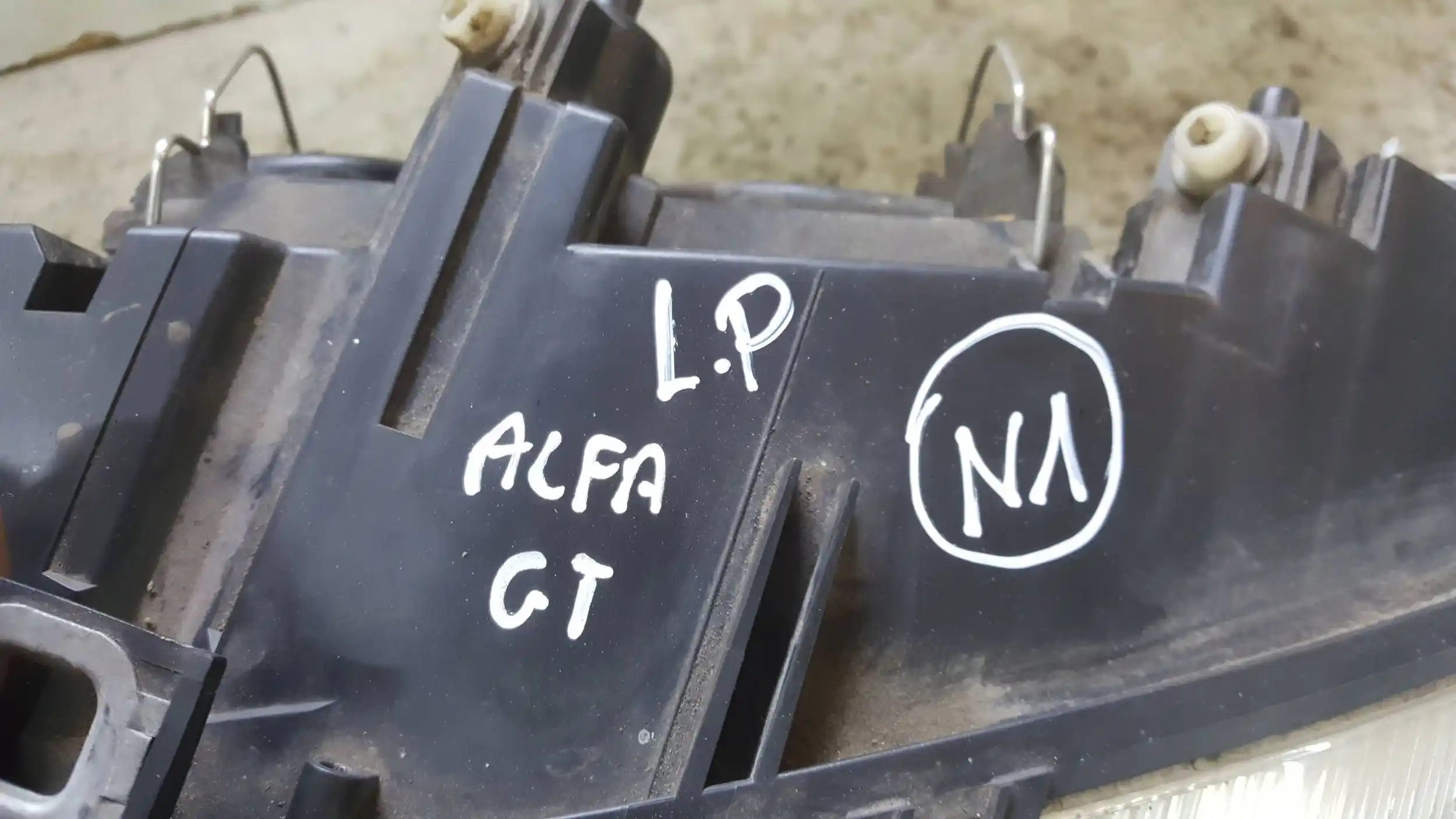 LAMPA LEWY PRZÓD PRZEDNIA ALFA ROMEO GT 03-
