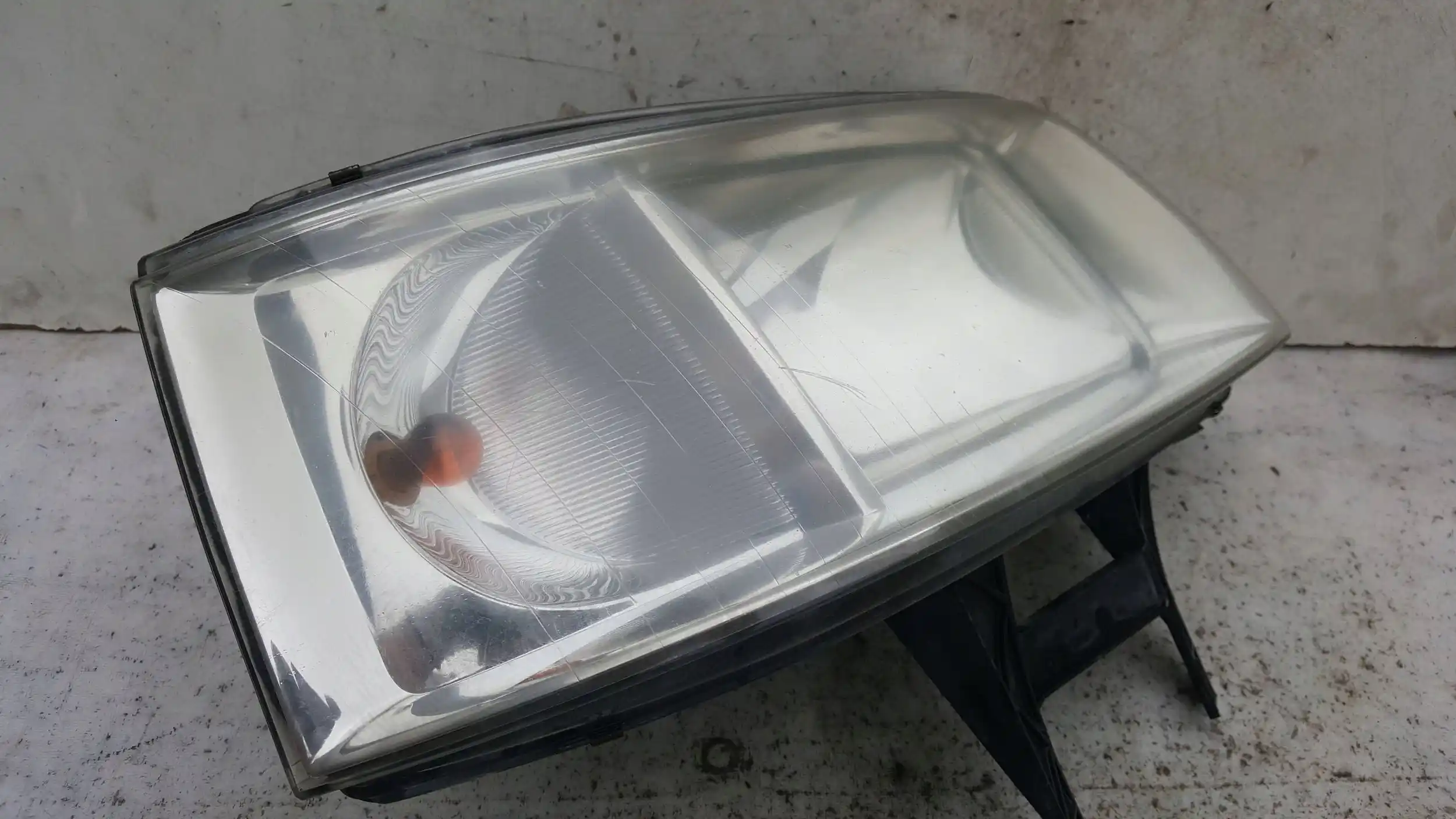 LAMPA PRAWY PRZÓD PRZEDNIA 7H1941016J VW T5 03-09