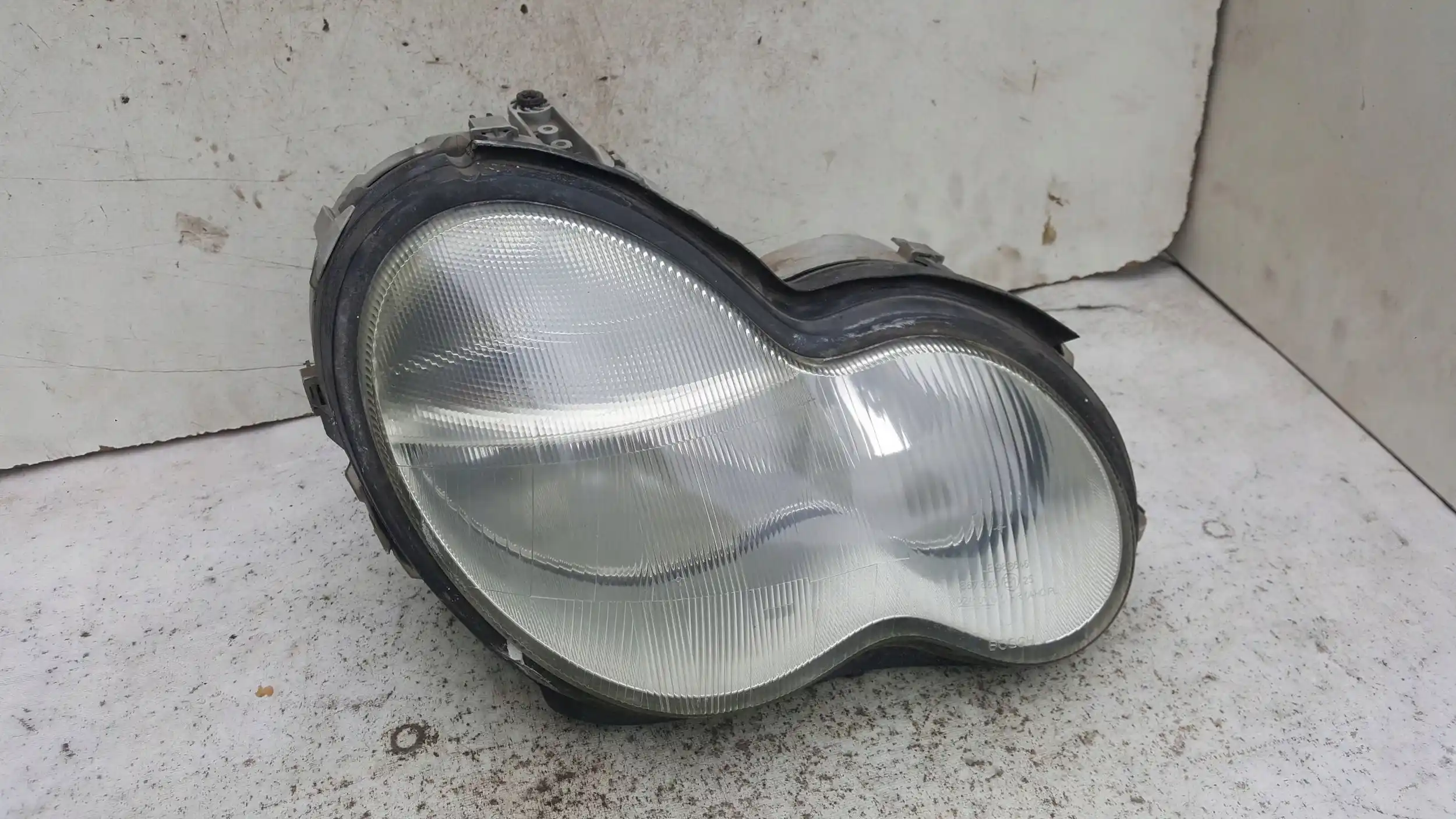 LAMPA PRAWY PRZÓD PRZEDNIA 0301166202 A2038200261 MERCEDES C-KLASA W203 00-