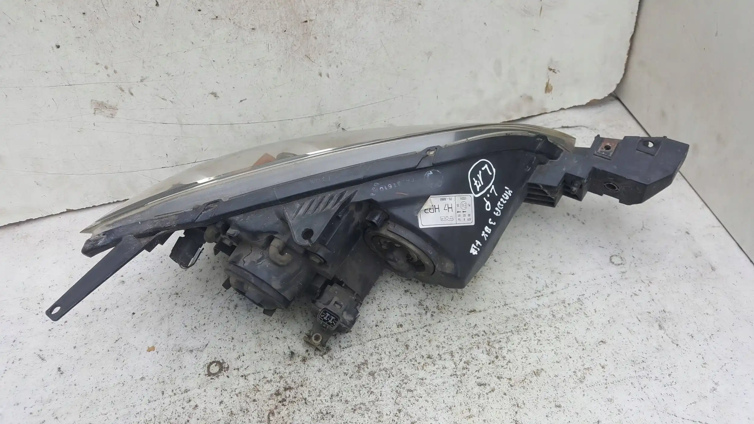 LAMPA LEWY PRZÓD PRZEDNIA TYC MAZDA 3 BK HB 03-