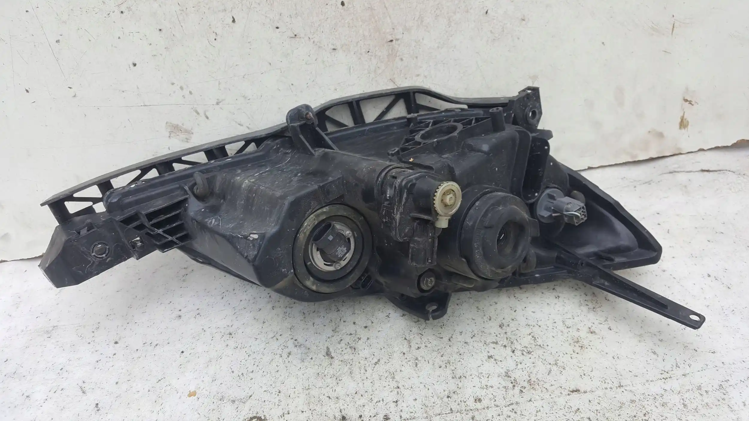 LAMPA LEWY PRZÓD PRZEDNIA TYC MAZDA 3 BK HB 03-