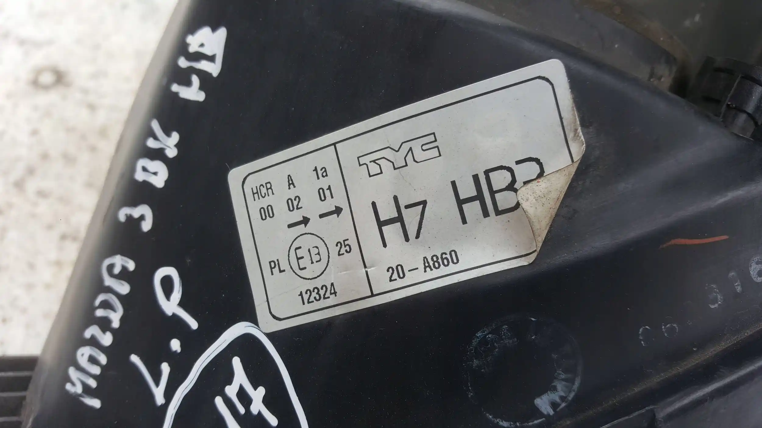 LAMPA LEWY PRZÓD PRZEDNIA TYC MAZDA 3 BK HB 03-