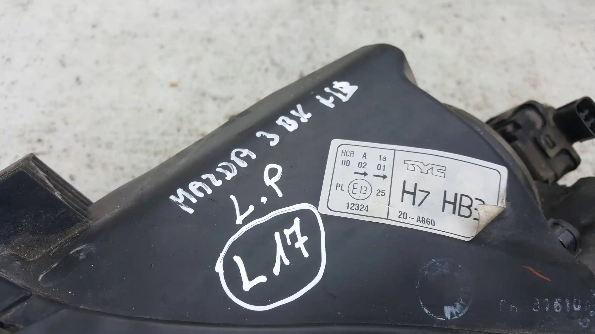 LAMPA LEWY PRZÓD PRZEDNIA TYC MAZDA 3 BK HB 03-