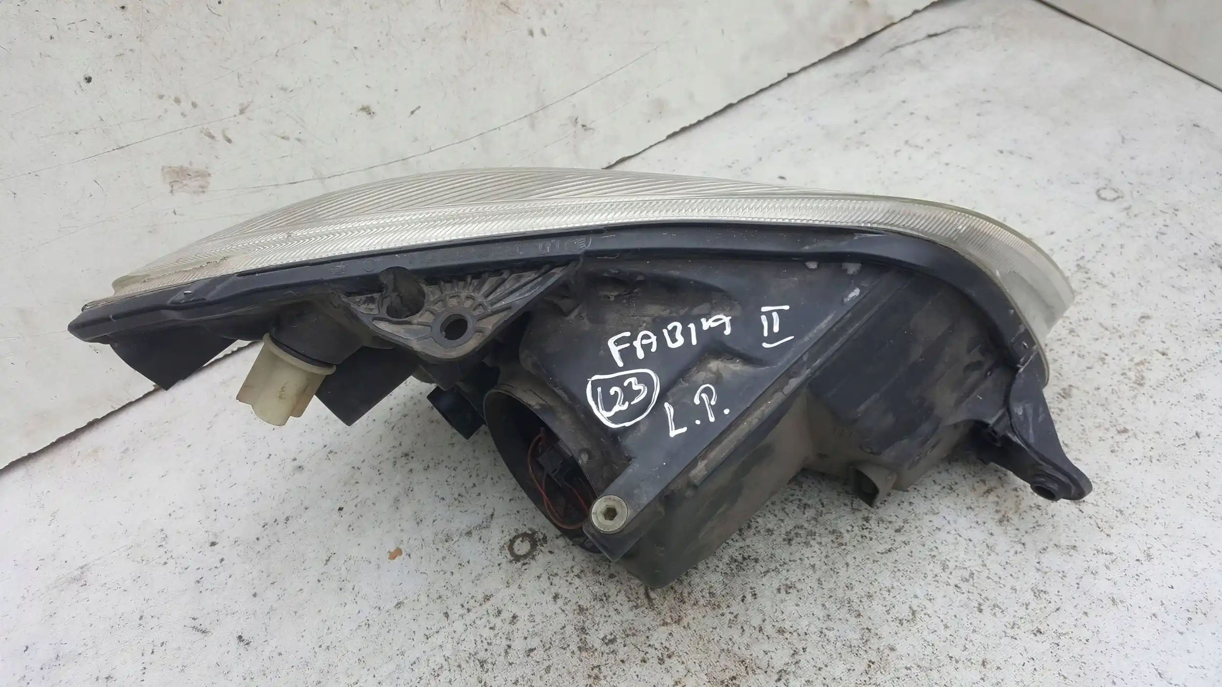 LAMPA LEWY PRZÓD PRZEDNIA SKODA FABIA II ROOMSTER 7-10
