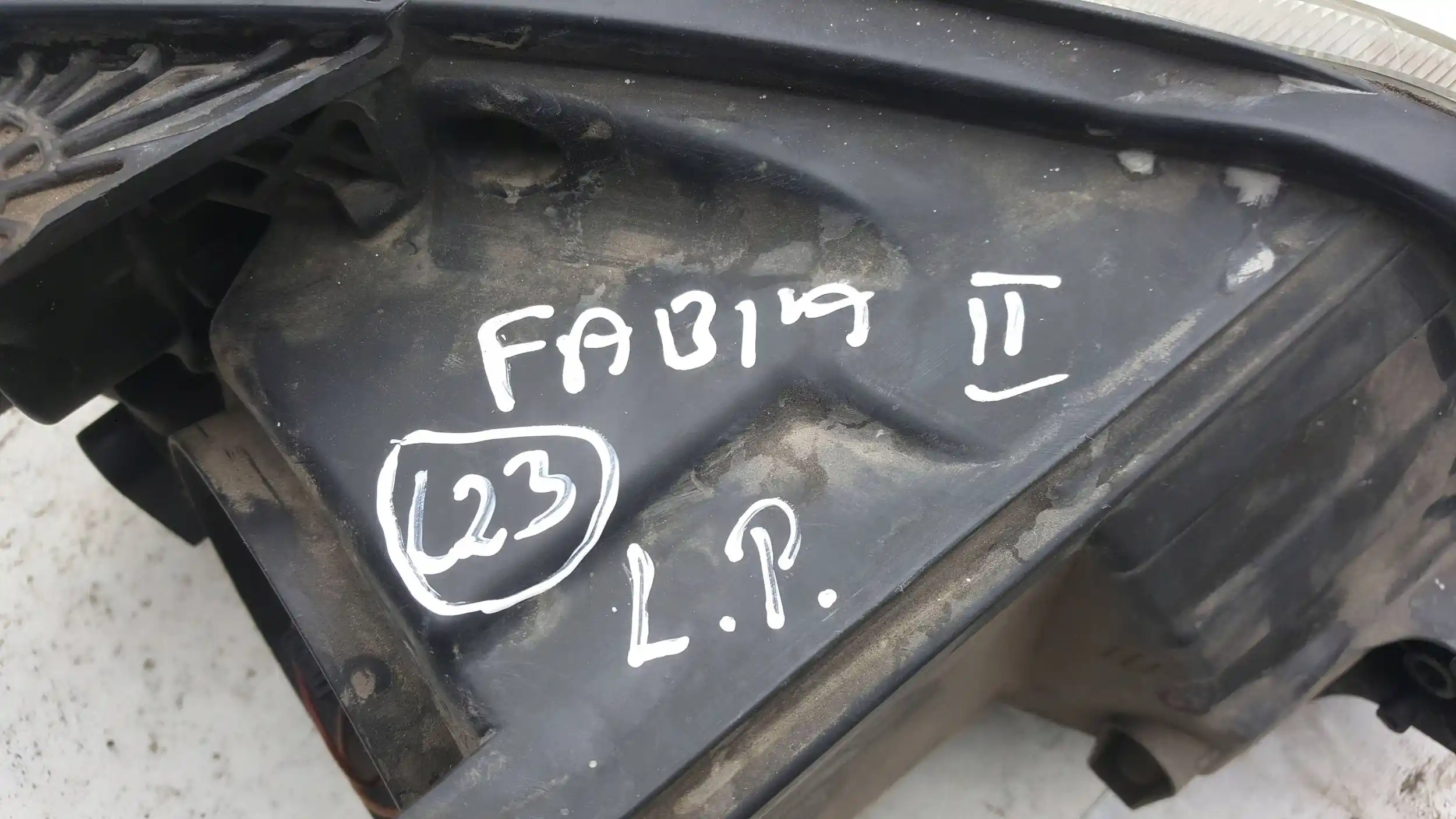 LAMPA LEWY PRZÓD PRZEDNIA SKODA FABIA II ROOMSTER 7-10
