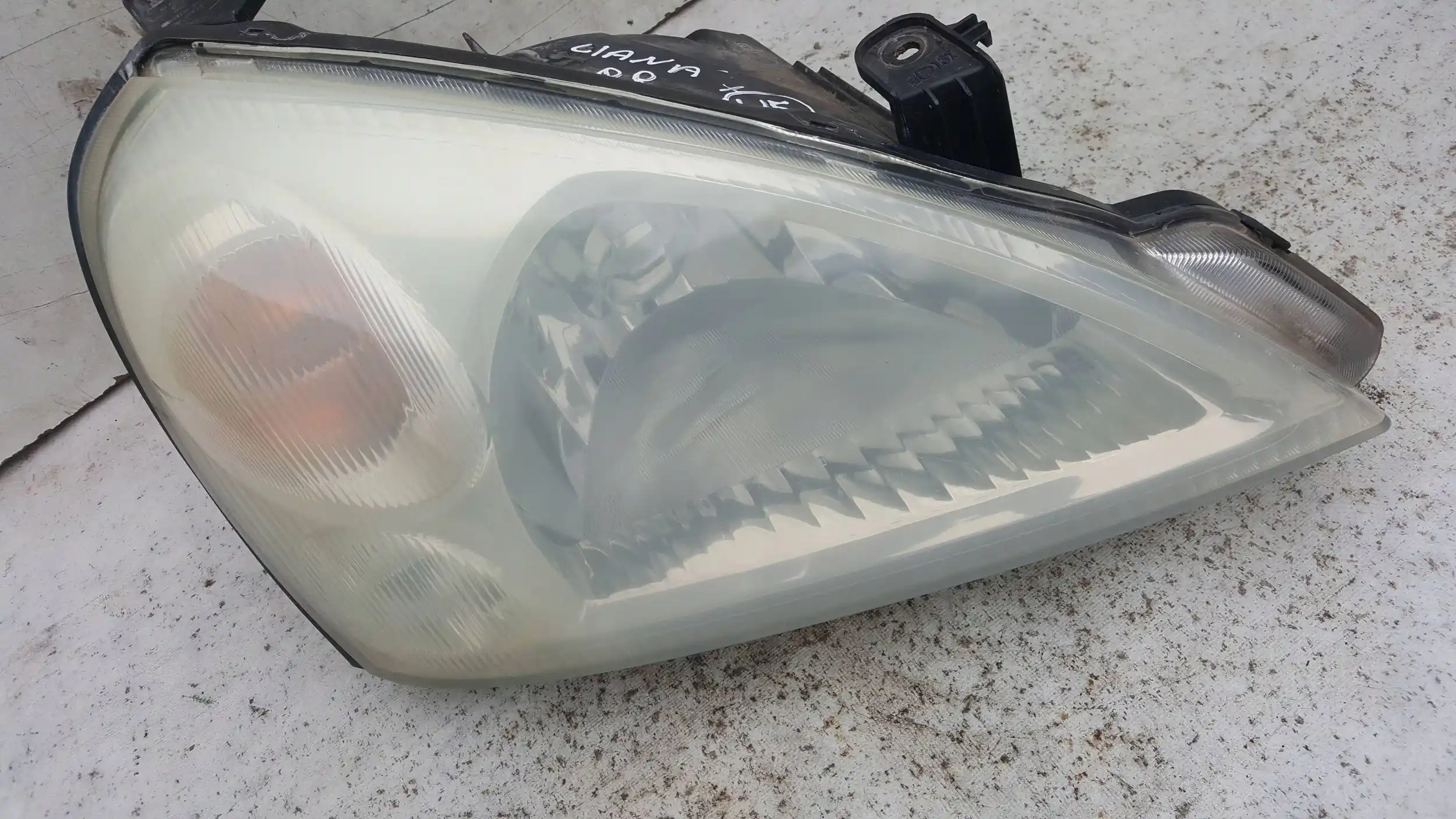 LAMPA PRAWY PRZÓD PRZEDNIA SUZUKI LIANA 01-