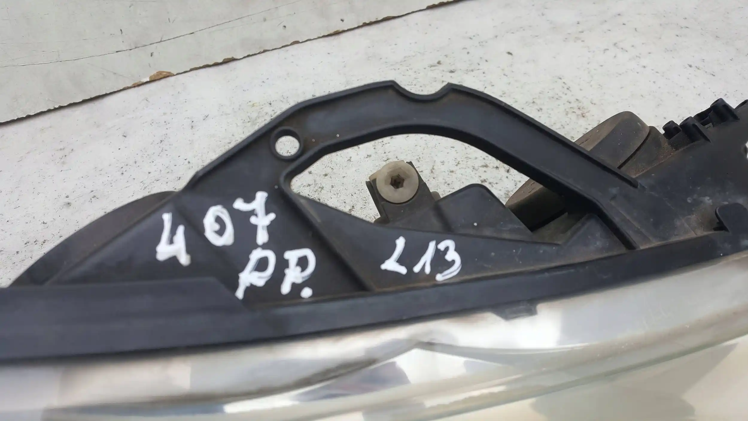 LAMPA PRAWY PRZÓD PRZEDNIA 0301213202 PEUGEOT 407 04-11