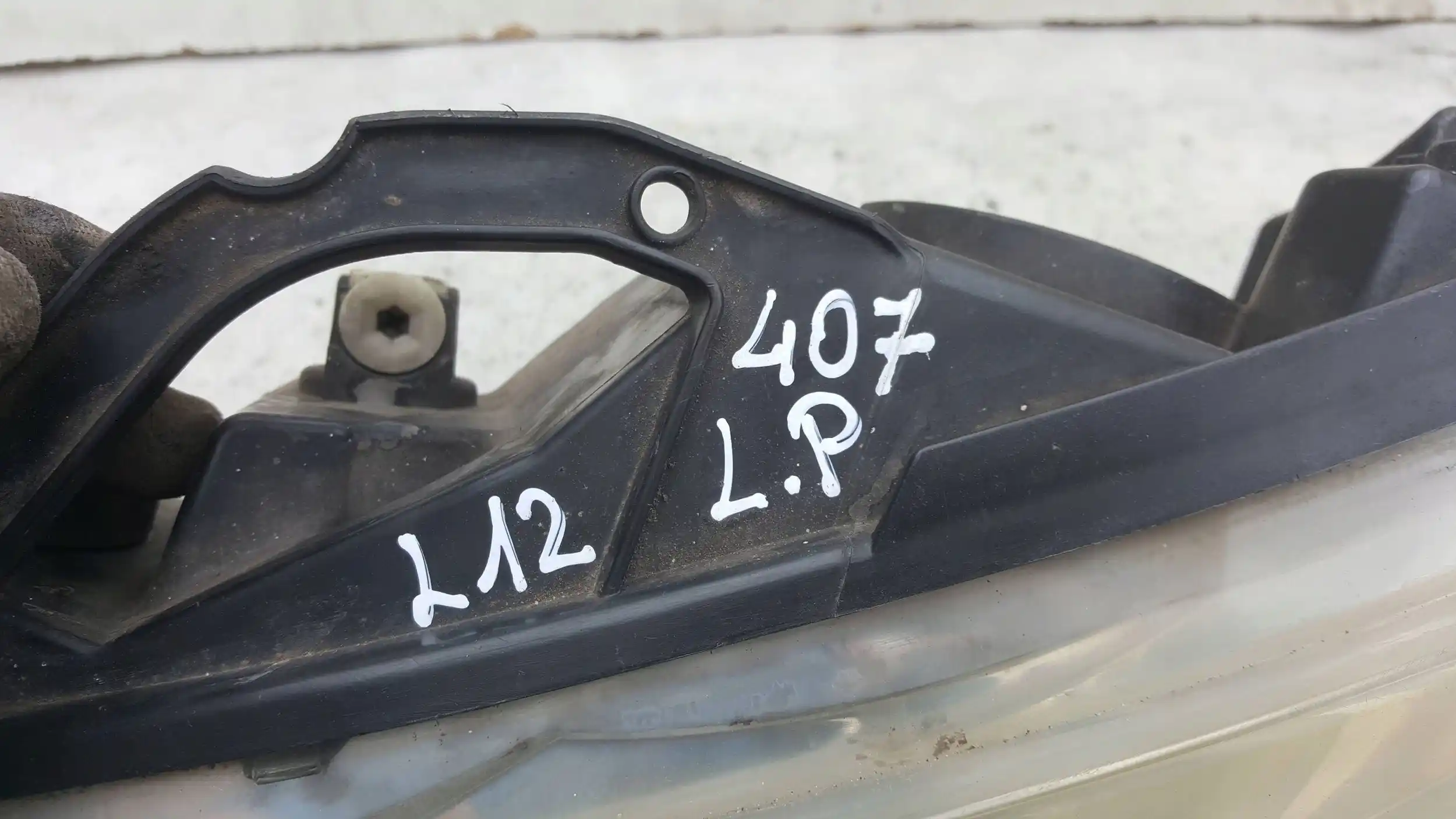 LAMPA LEWY PRZÓD PRZEDNIA 0301213201 PEUGEOT 407 04-11