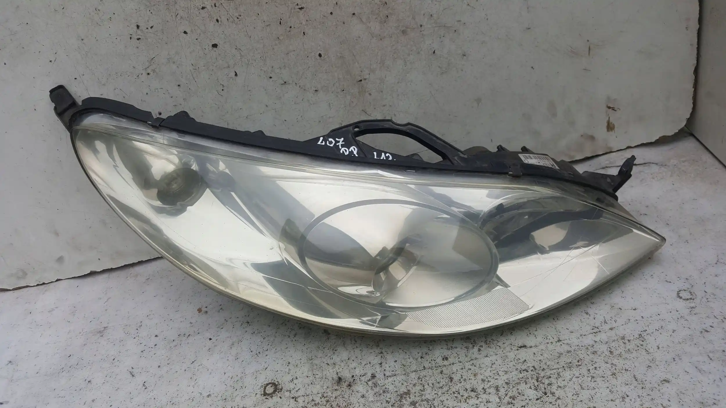 LAMPA PRAWY PRZÓD PRZEDNIA 0301213202 PEUGEOT 407 04-11