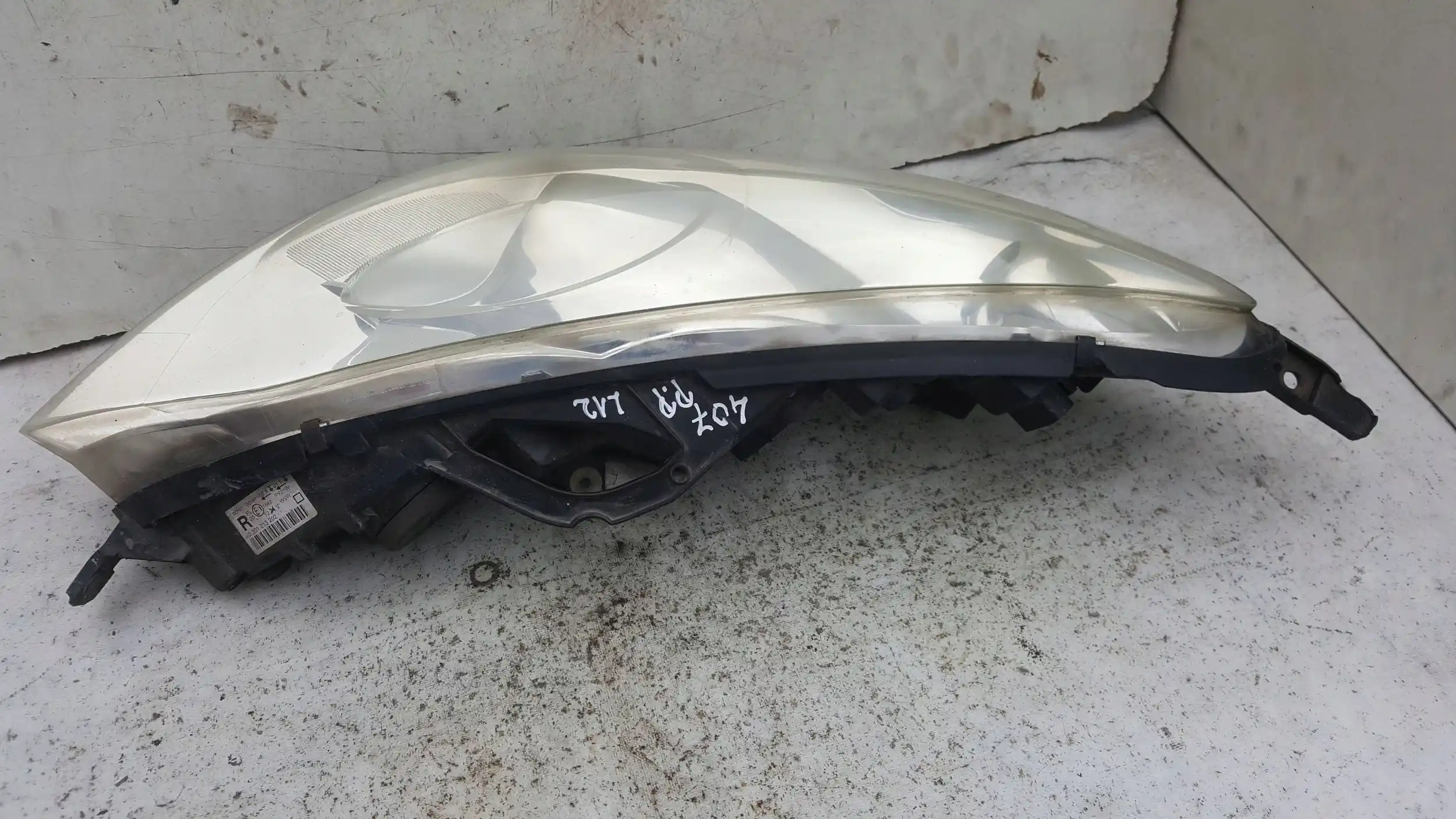 LAMPA PRAWY PRZÓD PRZEDNIA 0301213202 PEUGEOT 407 04-11