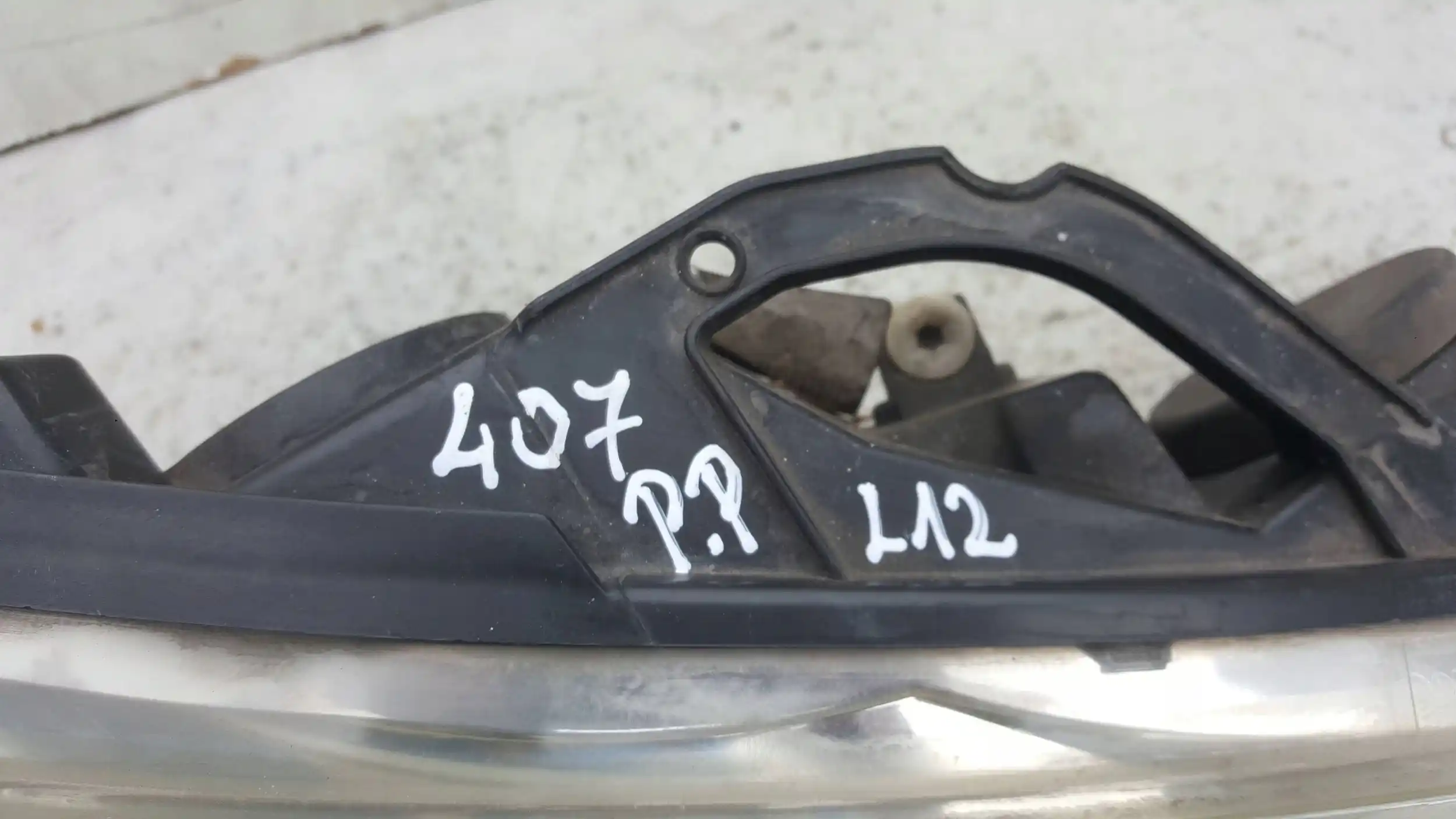 LAMPA PRAWY PRZÓD PRZEDNIA 0301213202 PEUGEOT 407 04-11