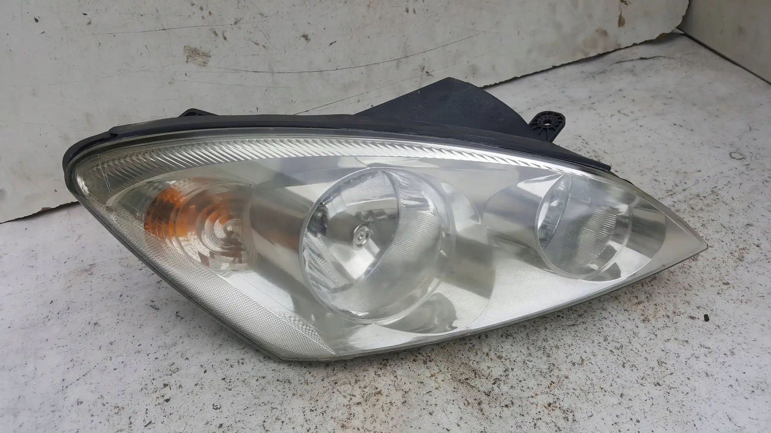 LAMPA PRAWY PRZÓD PRZEDNIA 921021H000 KIA CEED I 06-09