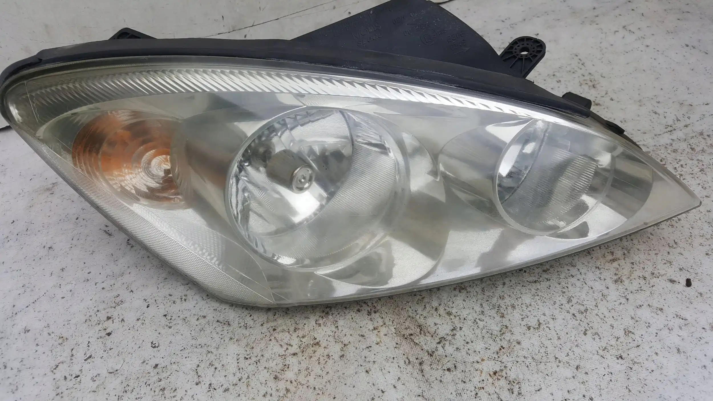 LAMPA PRAWY PRZÓD PRZEDNIA 921021H000 KIA CEED I 06-09