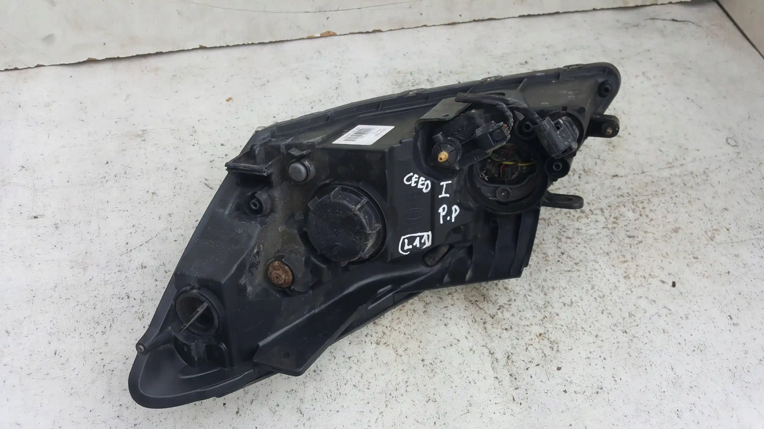 LAMPA PRAWY PRZÓD PRZEDNIA 921021H000 KIA CEED I 06-09