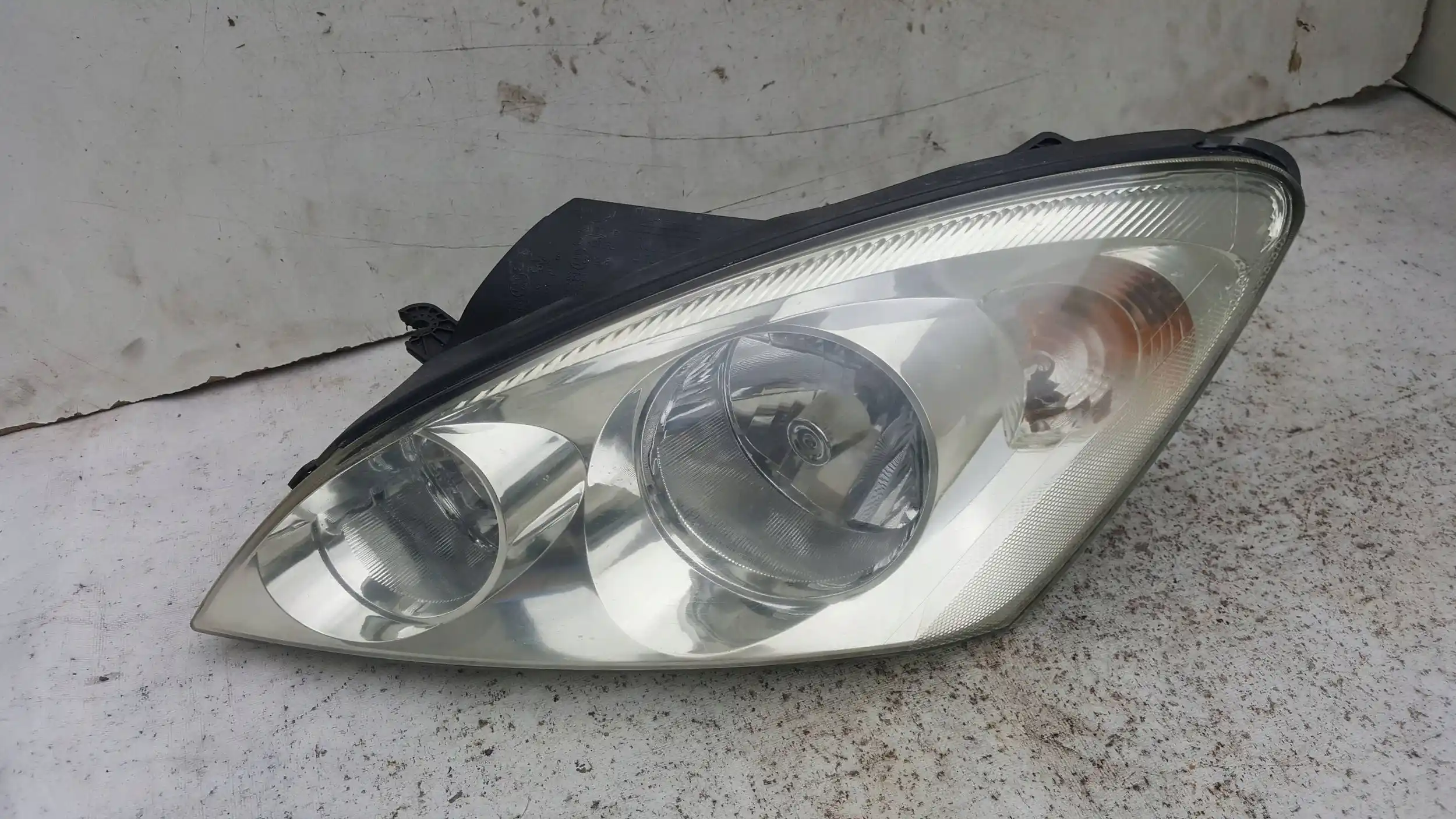 LAMPA LEWY PRZÓD PRZEDNIA 921011H000 KIA CEED I 06-09
