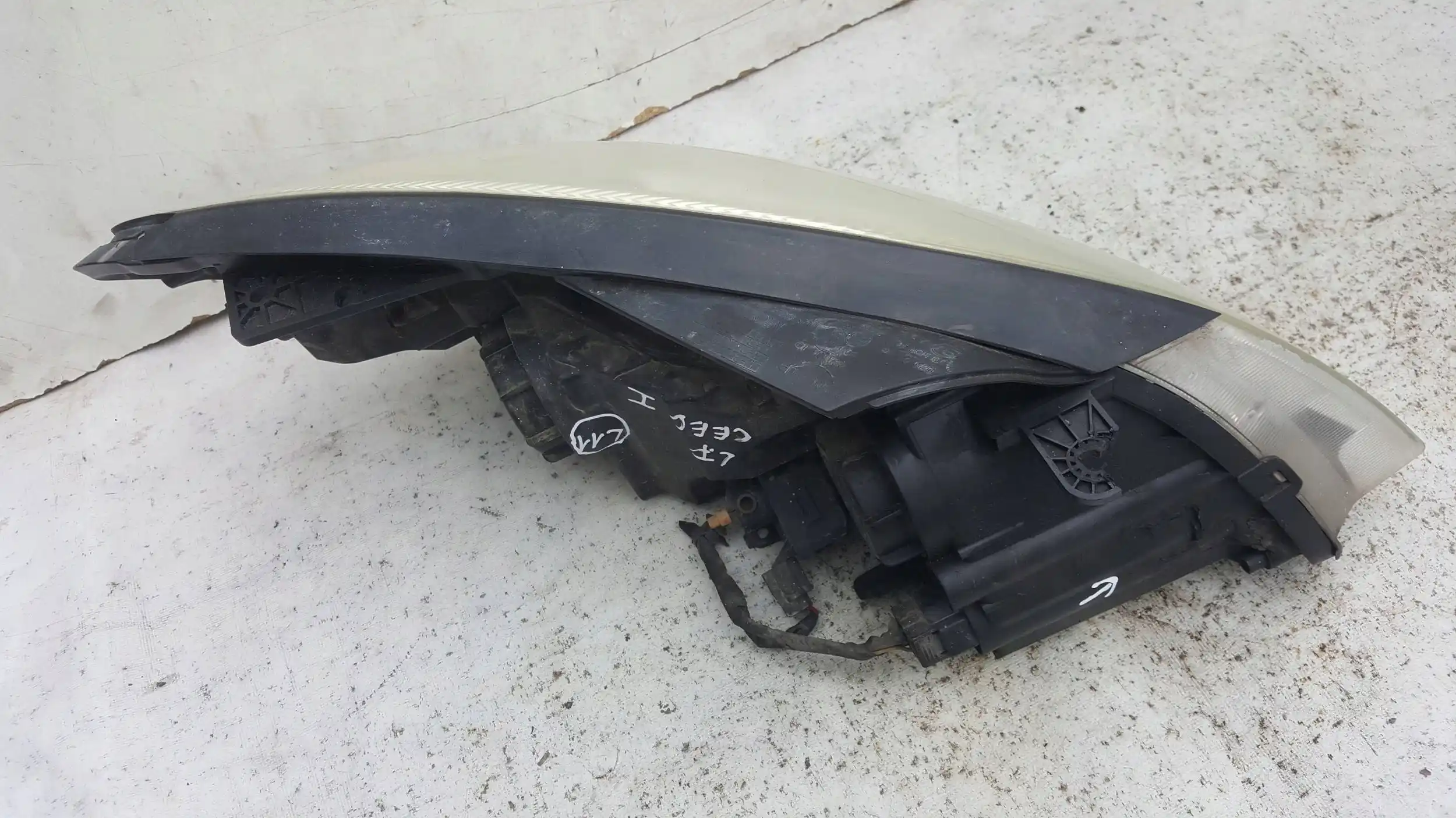 LAMPA LEWY PRZÓD PRZEDNIA 921011H000 KIA CEED I 06-09