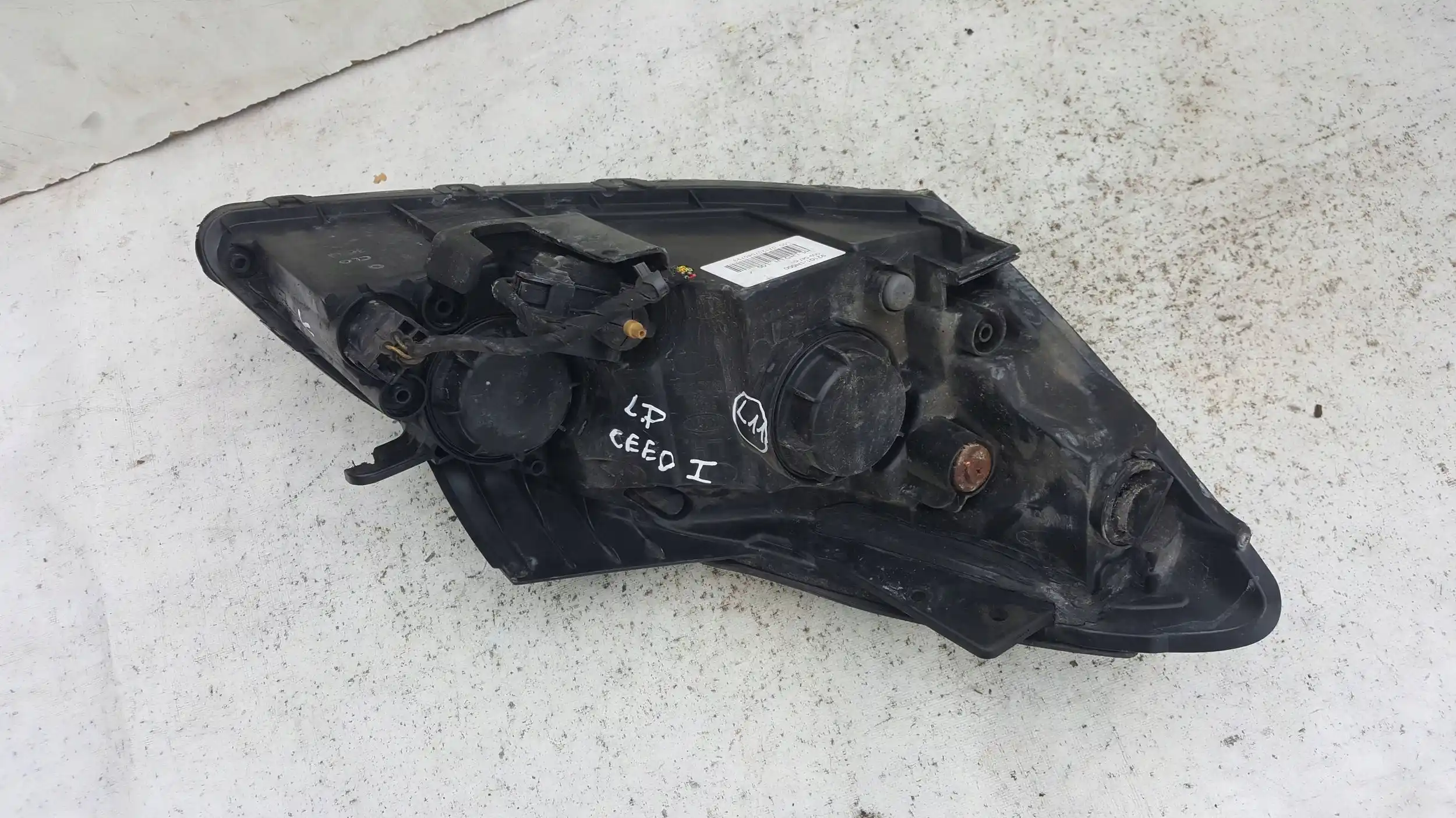 LAMPA LEWY PRZÓD PRZEDNIA 921011H000 KIA CEED I 06-09
