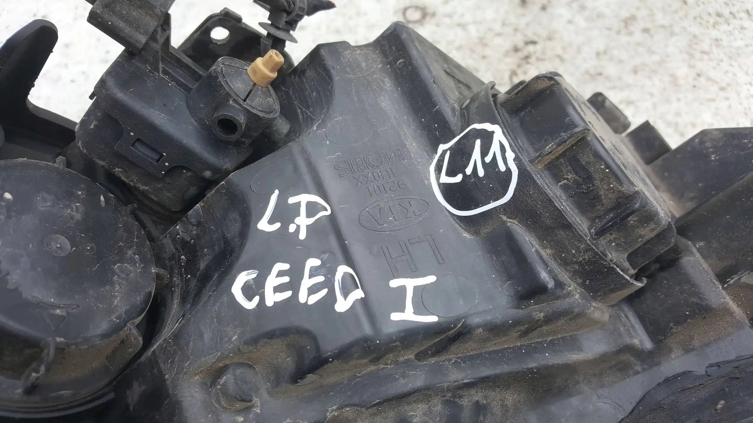 LAMPA LEWY PRZÓD PRZEDNIA 921011H000 KIA CEED I 06-09
