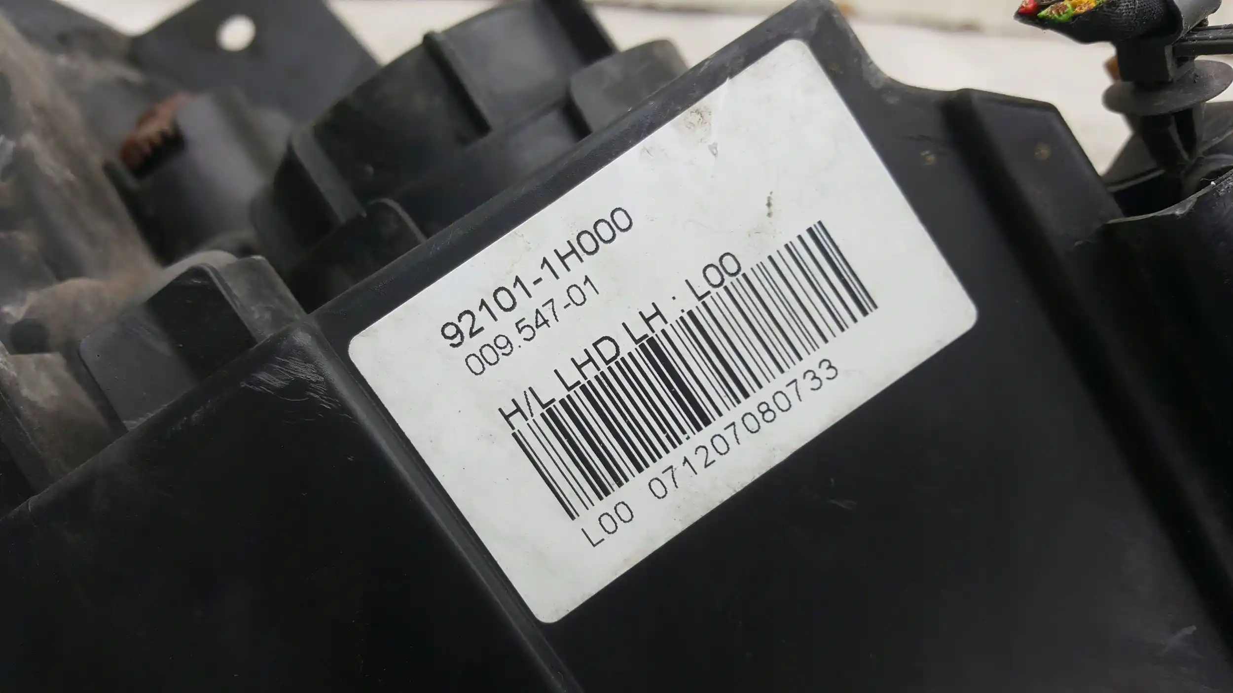 LAMPA LEWY PRZÓD PRZEDNIA 921011H000 KIA CEED I 06-09